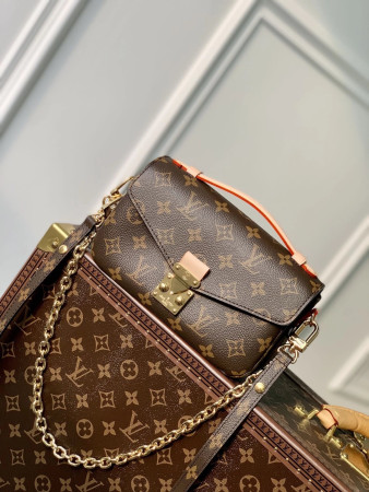 LV POCHETTE METIS EAST WEST M46279