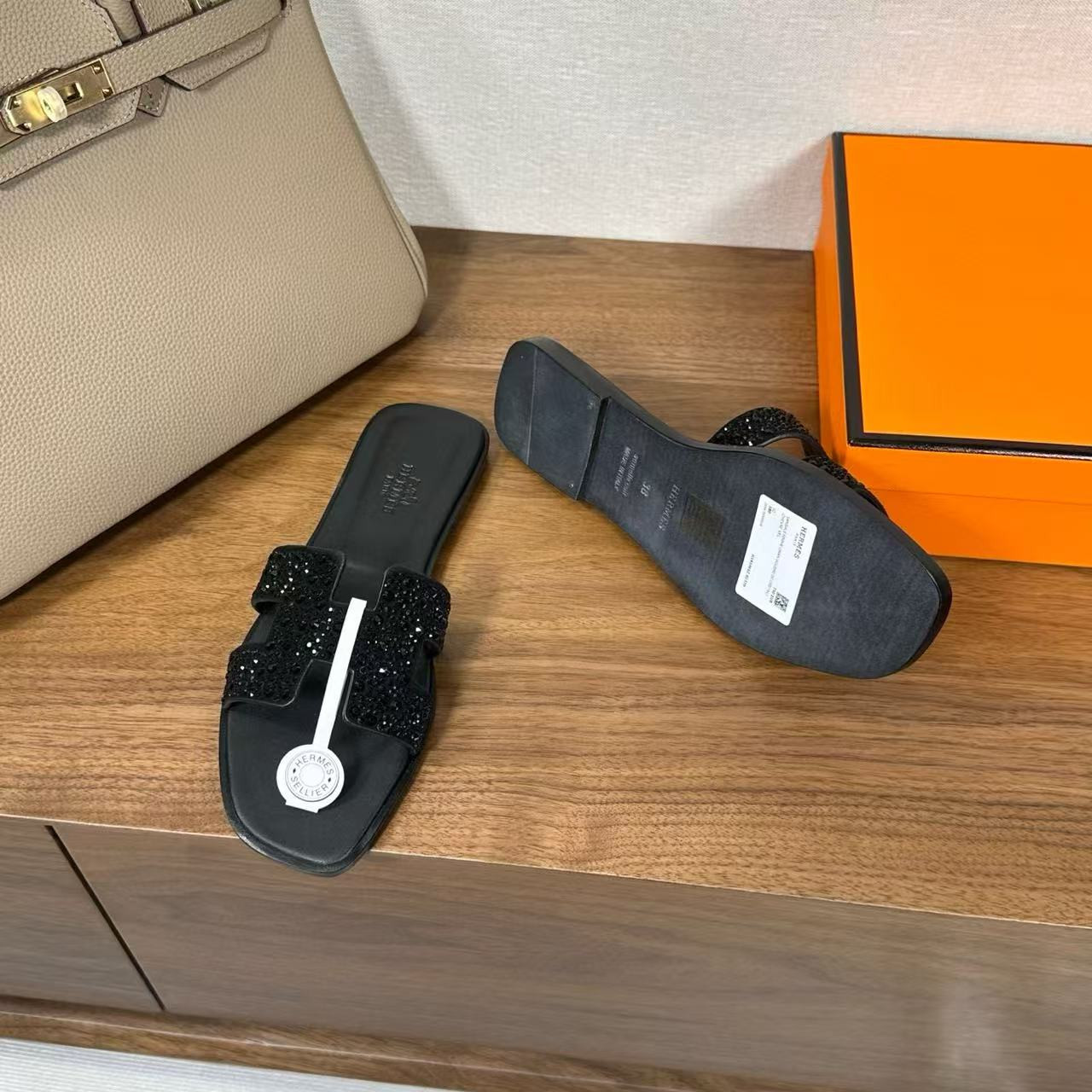 ua H**me5 oran sandal