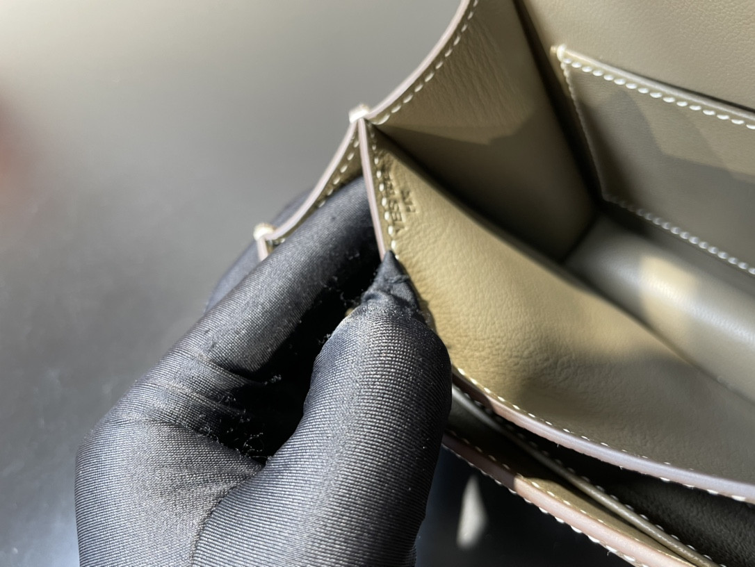 H**me5 constance 19 epsom silver hardware 7.25" x 6.25" x 2.25"