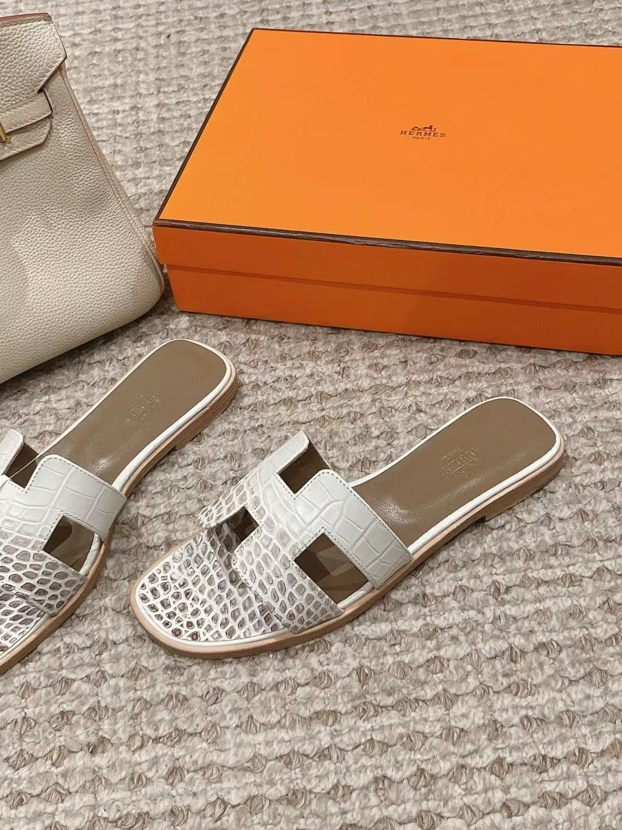 ua H**me5 oran sandal
