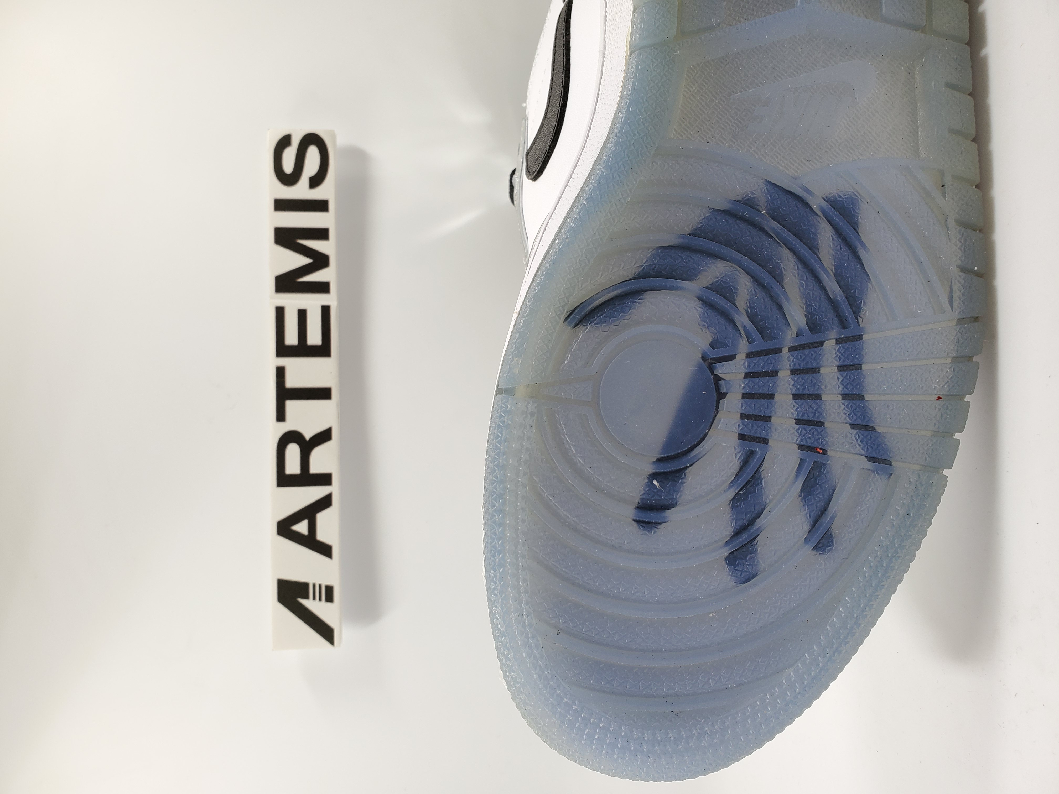 Air Jordan 1 Retro High Think 16 (Pass the Torch)