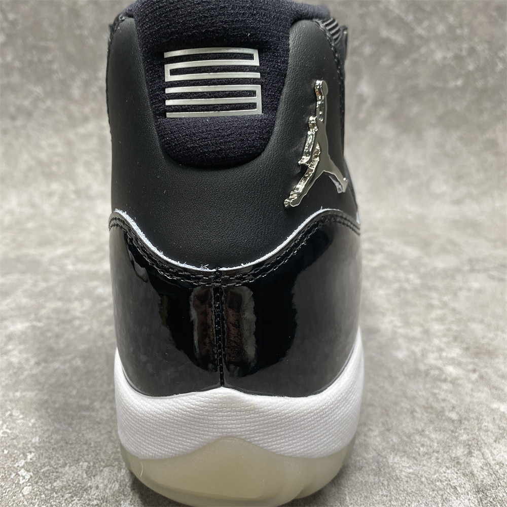 AIR JORDAN 11 RETRO