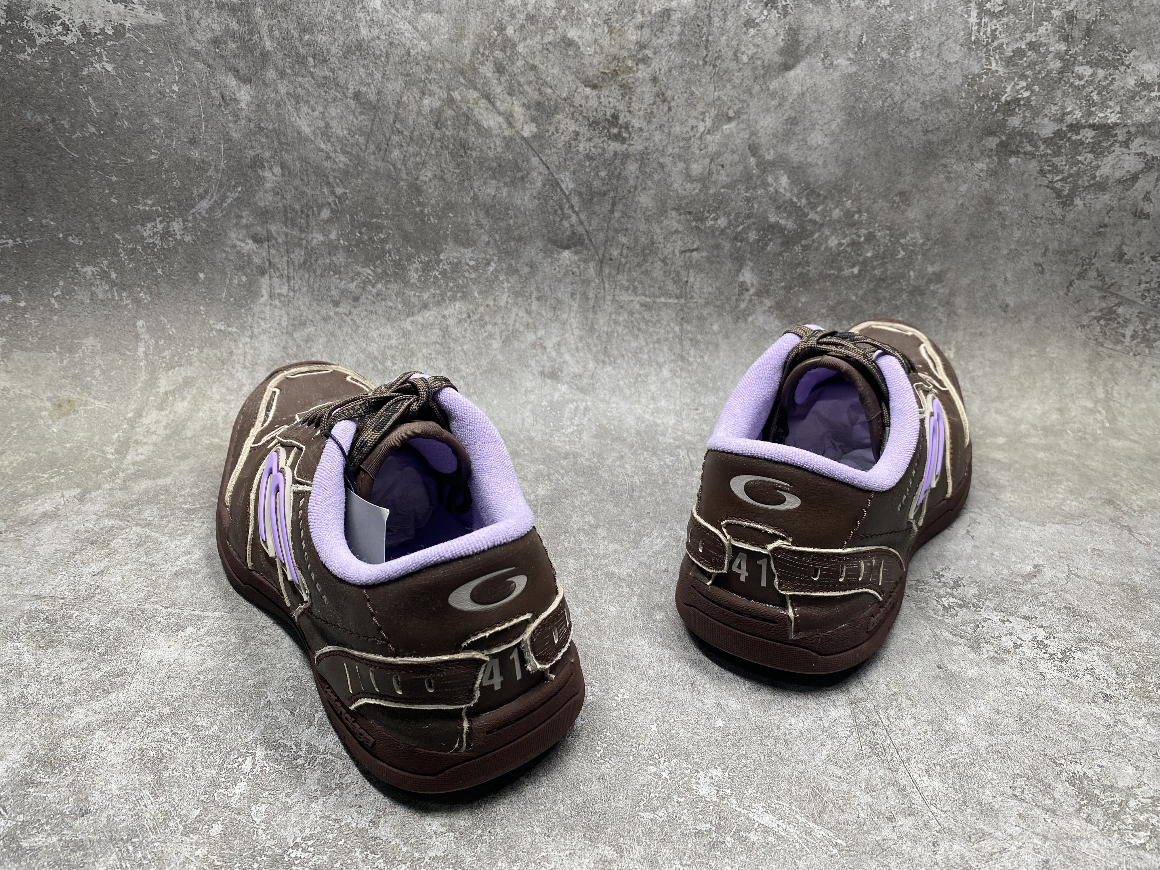 ua Ba*len*cia*ga hamptons medium worn-out sneaker in brown/lilac(run one size large)