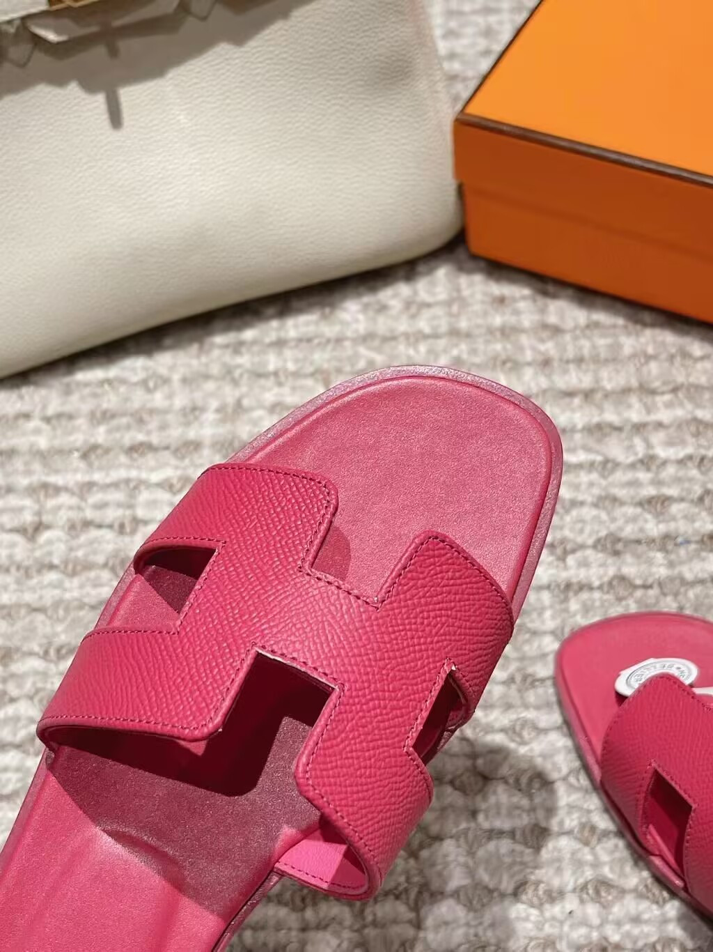 ua H**me5 oran sandal