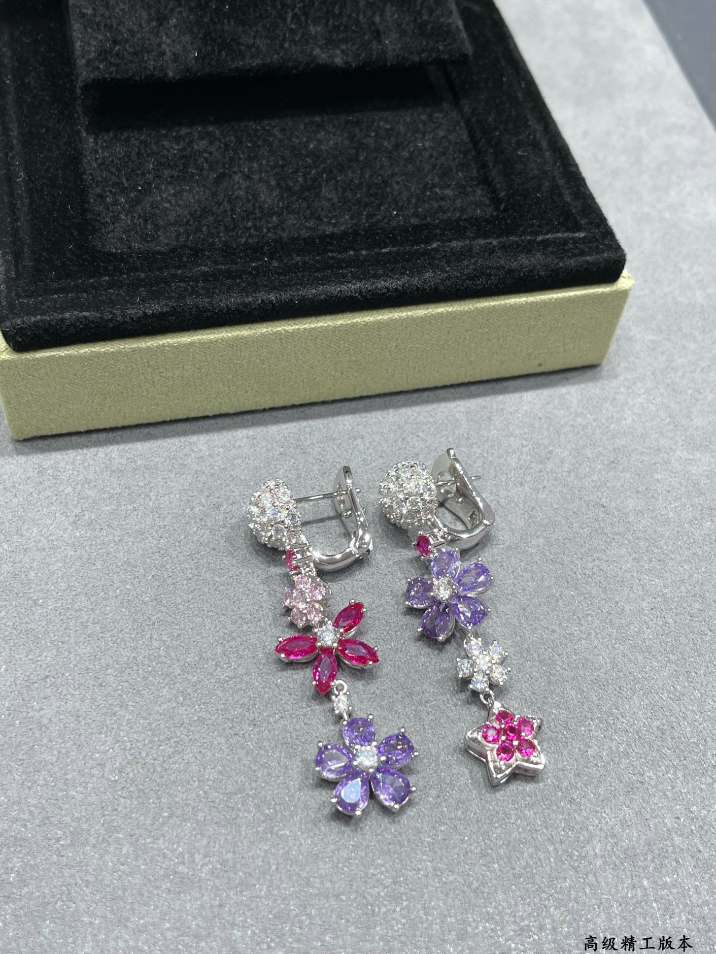 V*N CL*F & arpels colorful floral earrings