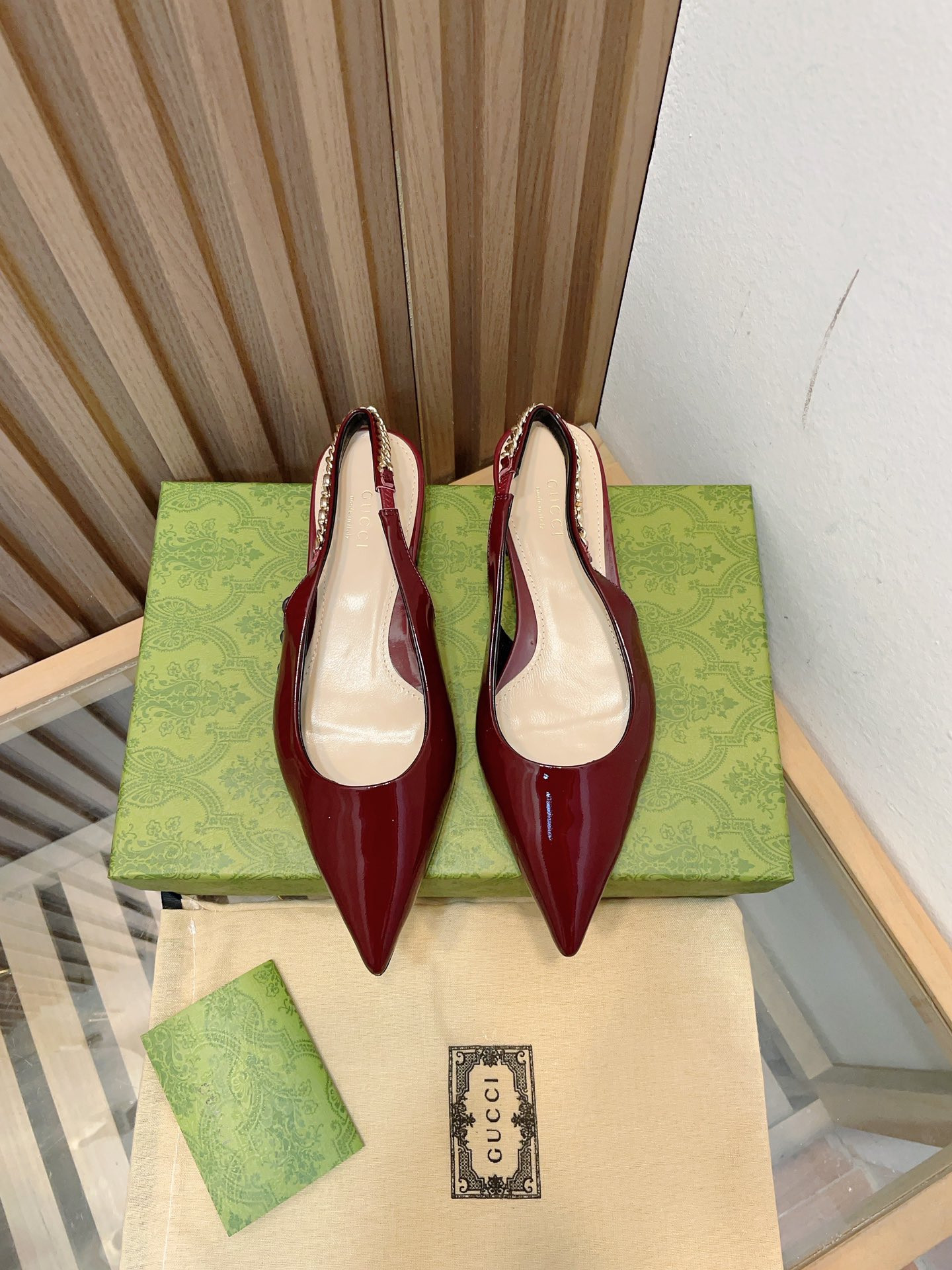 G*u*i signoria slingback pump flat shoes