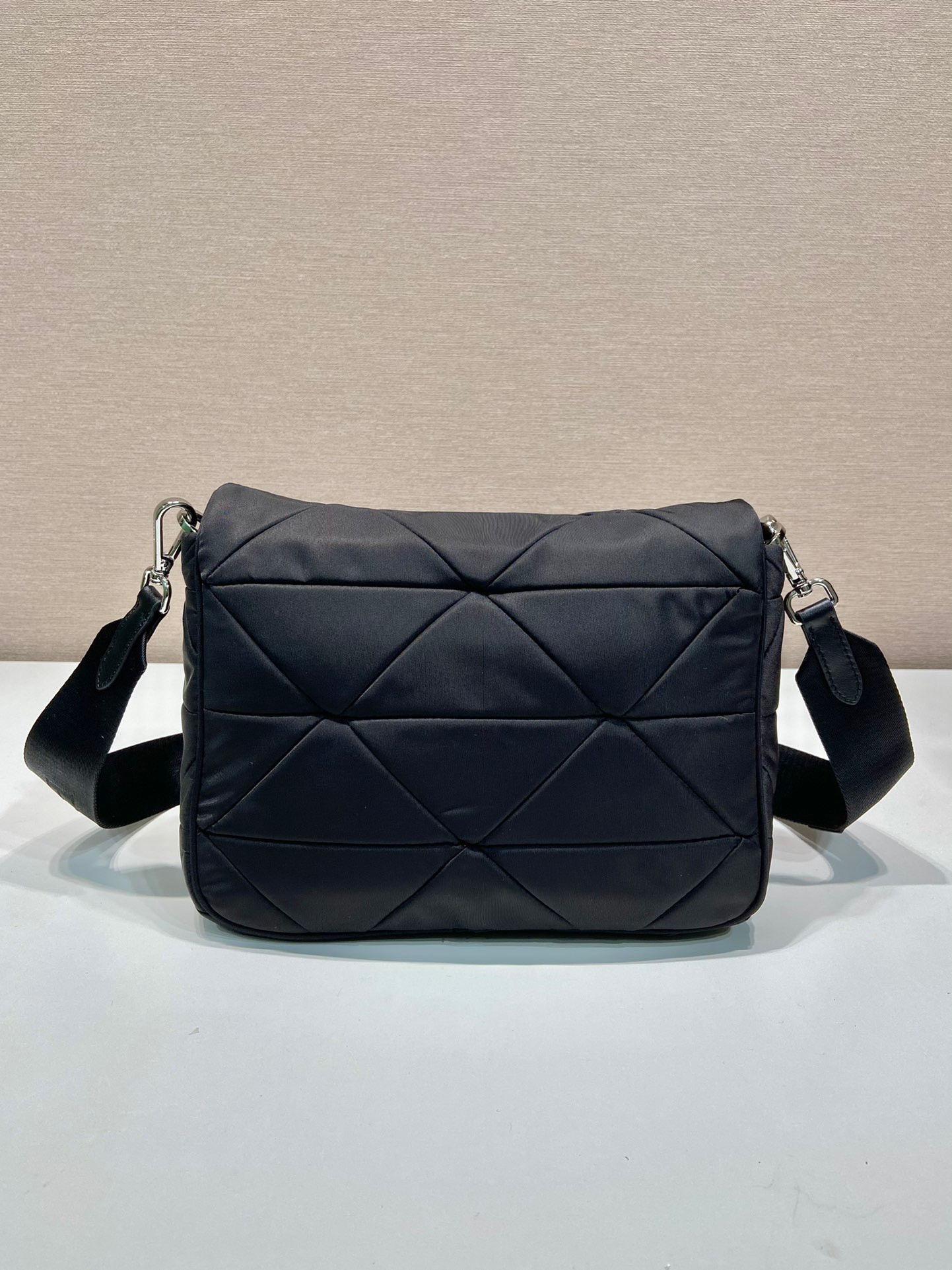 Pra*a padded re-nylon shoulder bag 17.5×24×8.5cm