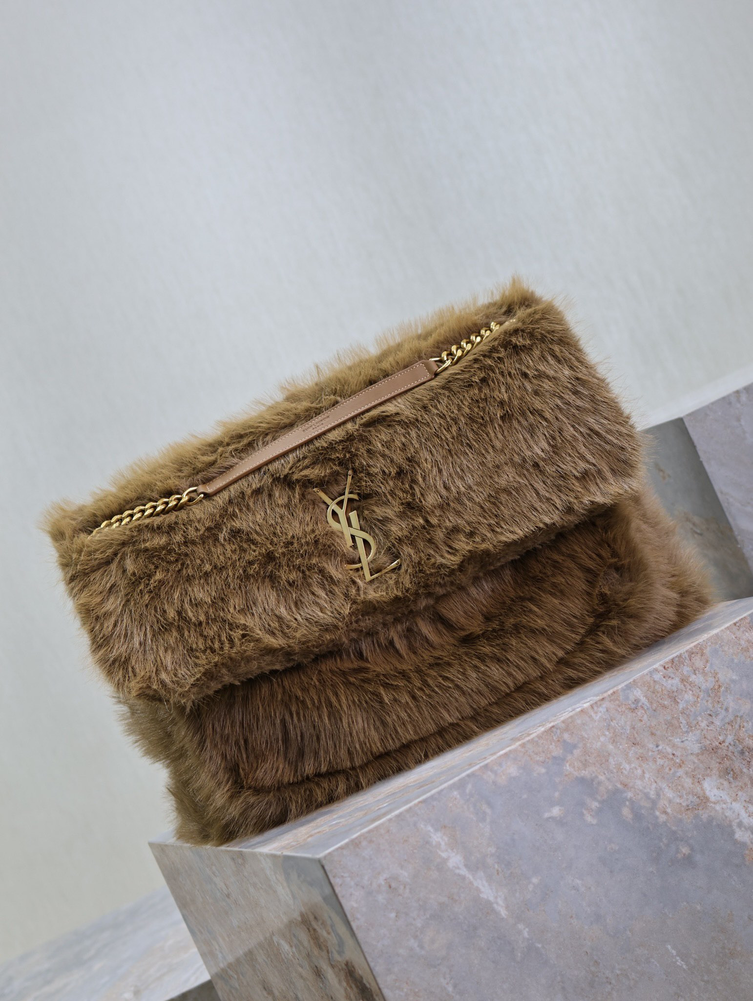 Y*L niki large in shearling 47 x 34 x 16 cm