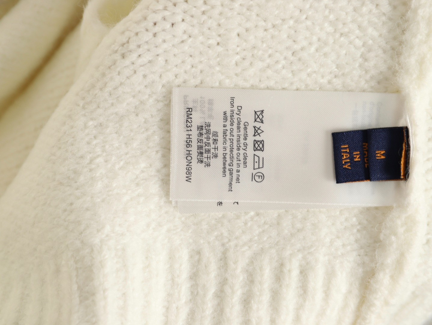 l0*is V*t0n lv knitting sweaters