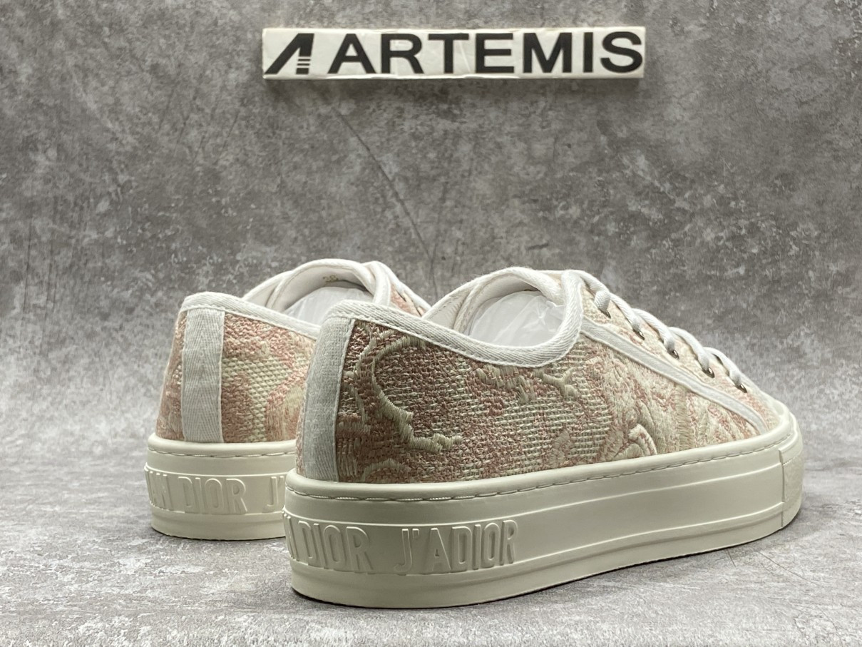 D*or walk n D*or patch embroidery pink