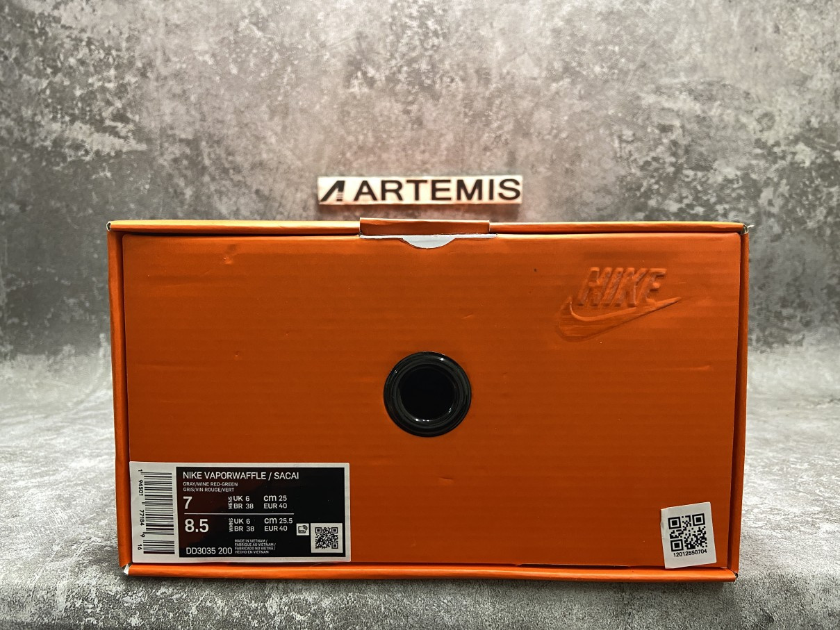 Nike Vaporwaffle Sacai Villain Red Neptune Green