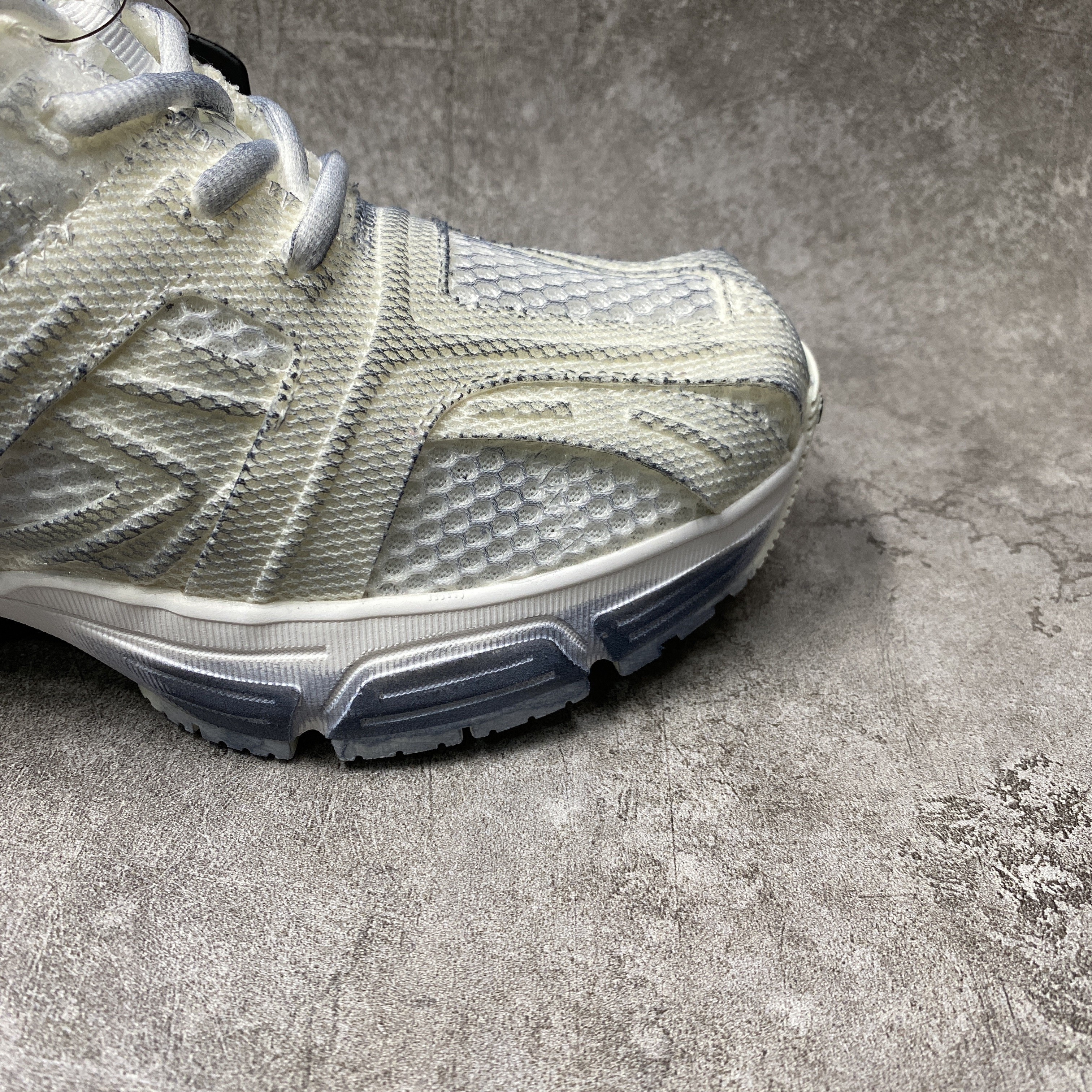 Balenciga Phantom Trainers Washed White