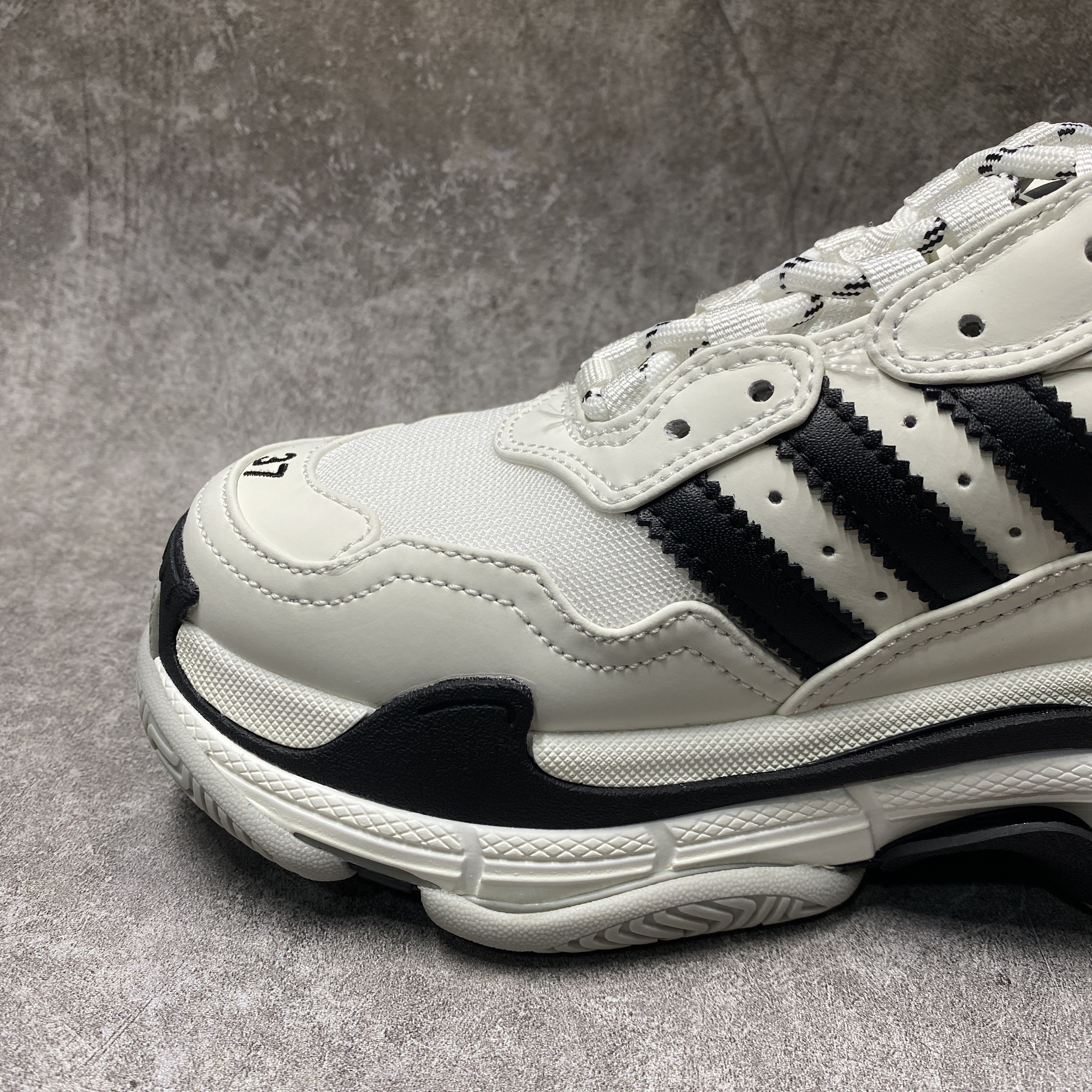 Ba*len*cia*ga triple s sneaker clearsole fluo black white