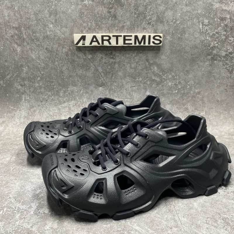 Balenciga HD HD Lace-Up Sneaker in black