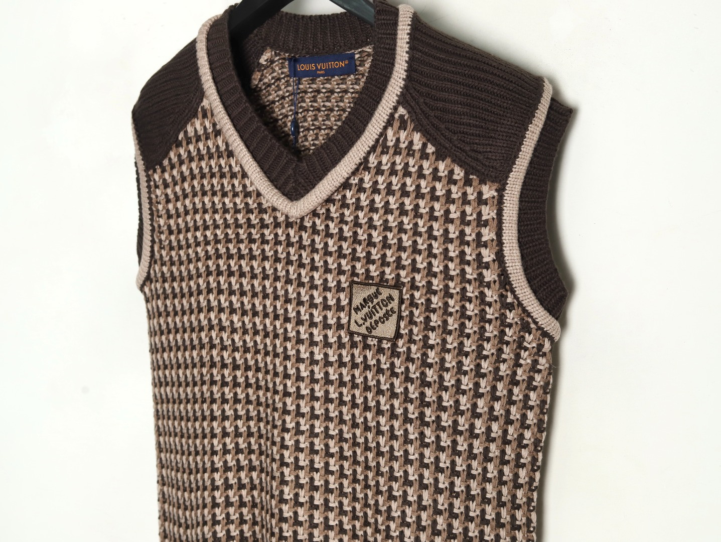 l0*is V*t0n lv knitting vest