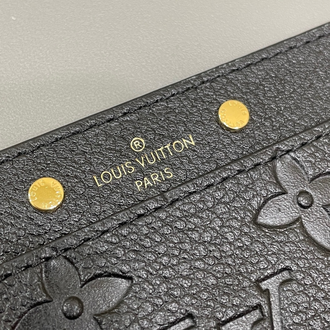 LV CARD HOLDER M81282