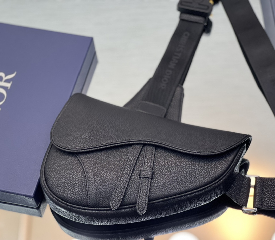 D*or saddle bag black grained calfskin 26 x 19 x 4.5 cm