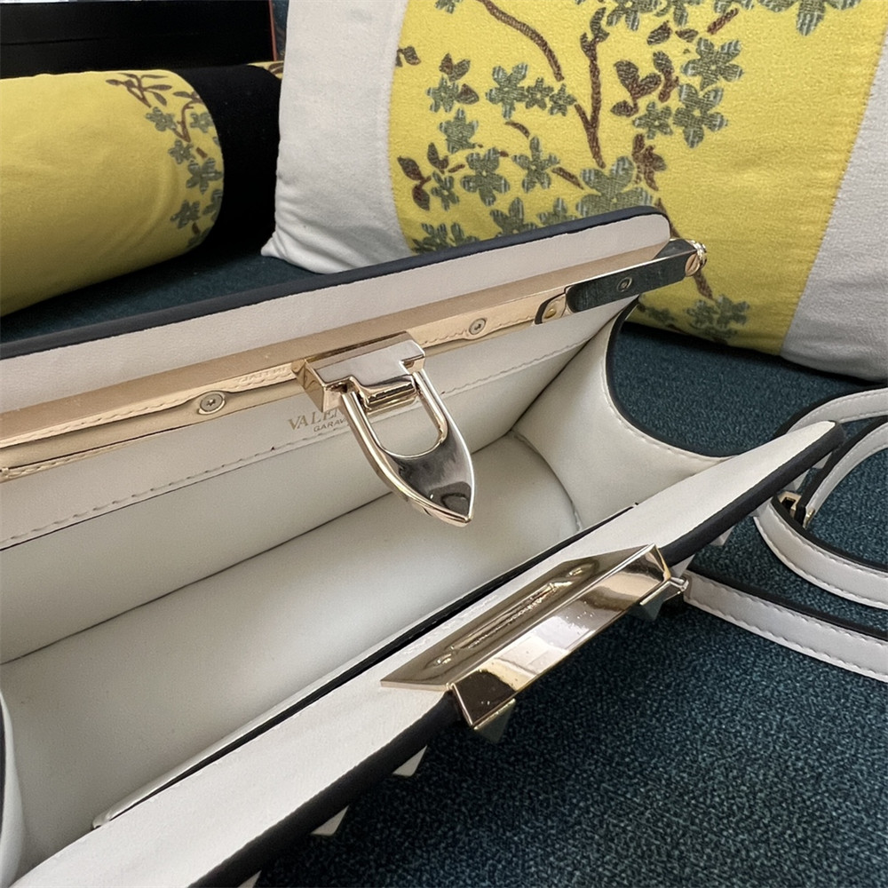 Va1e*ntin0 garavani rockstud23 small smooth calfskin shoulder bag ivory