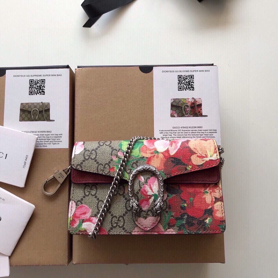 g*u*i dionysus S*p*e S*per mini bag 6.5"wx3.9"hx1.6"d