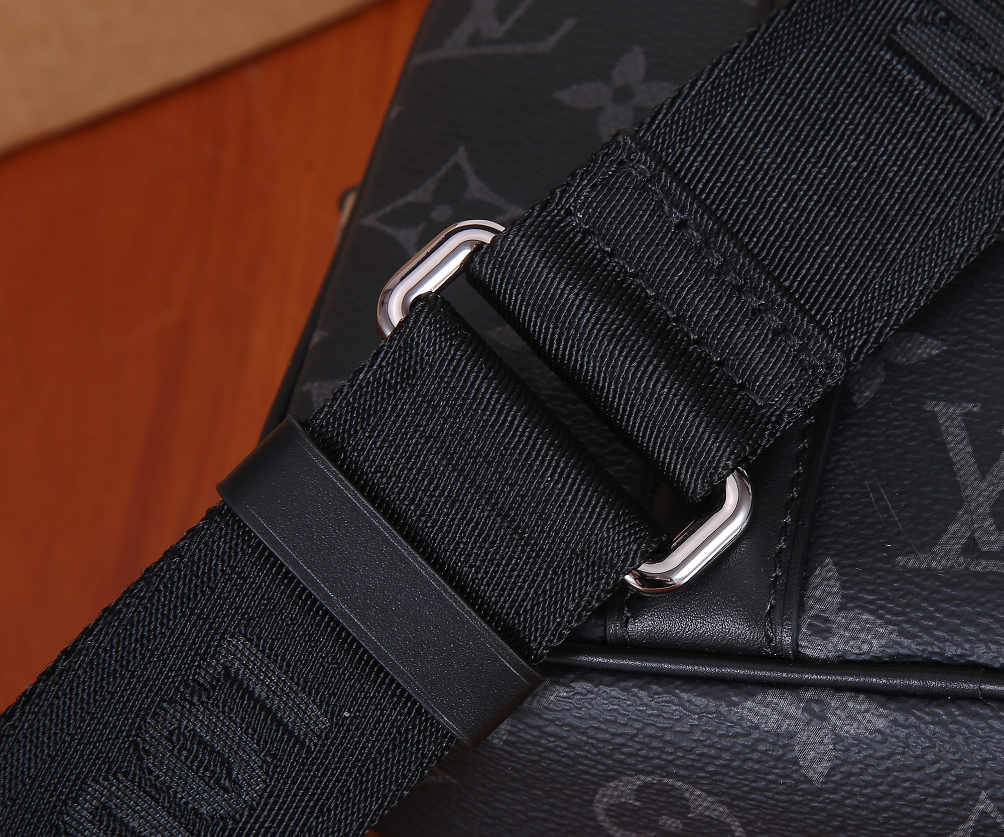 LV M82770 Nano Porte Documents Voyage 20 x 13 x 5.5 cm