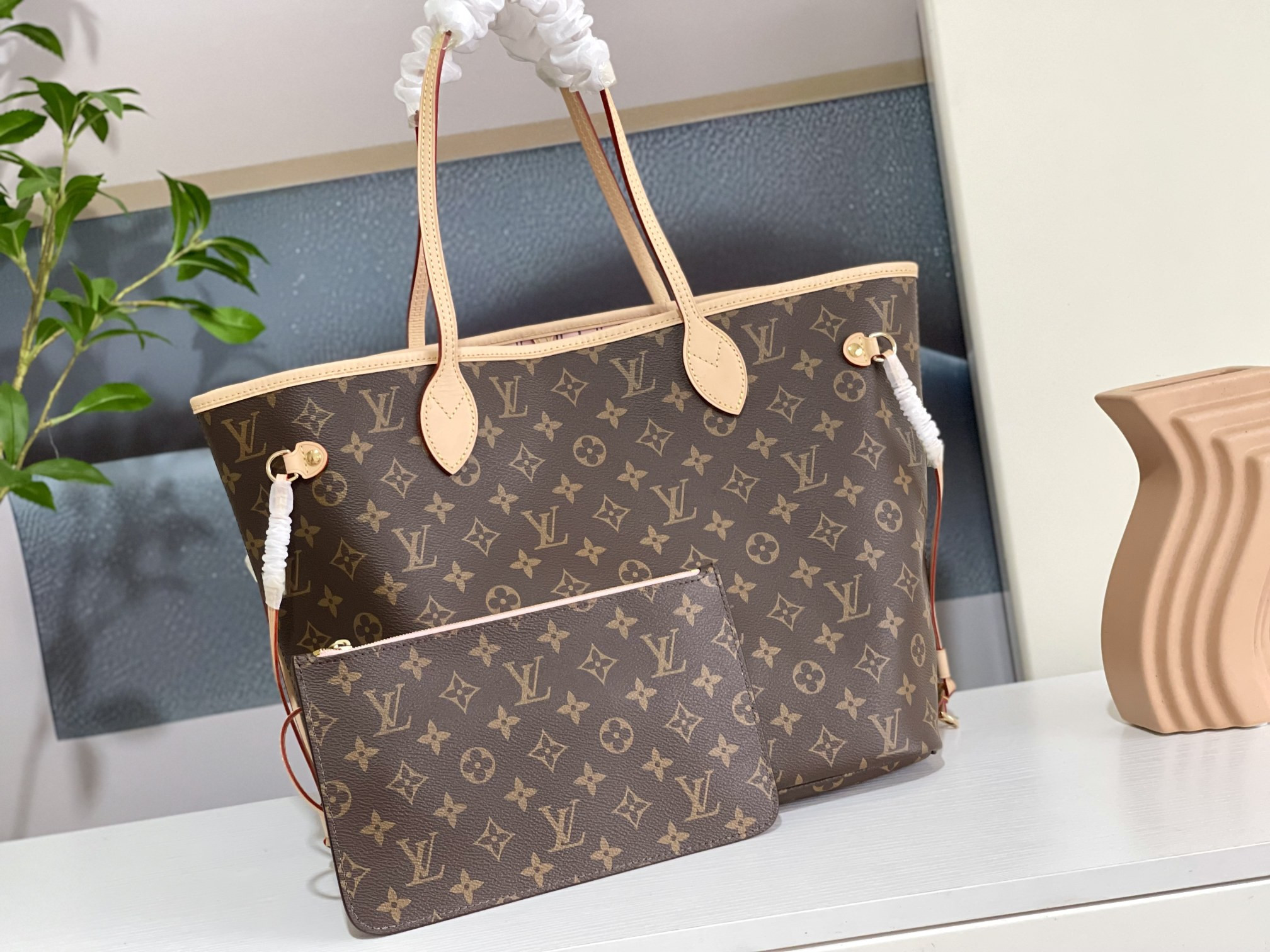 l0*is V*t0n m40995 neverfull mm 12.6 x 11.4 x 6.7 inches without box