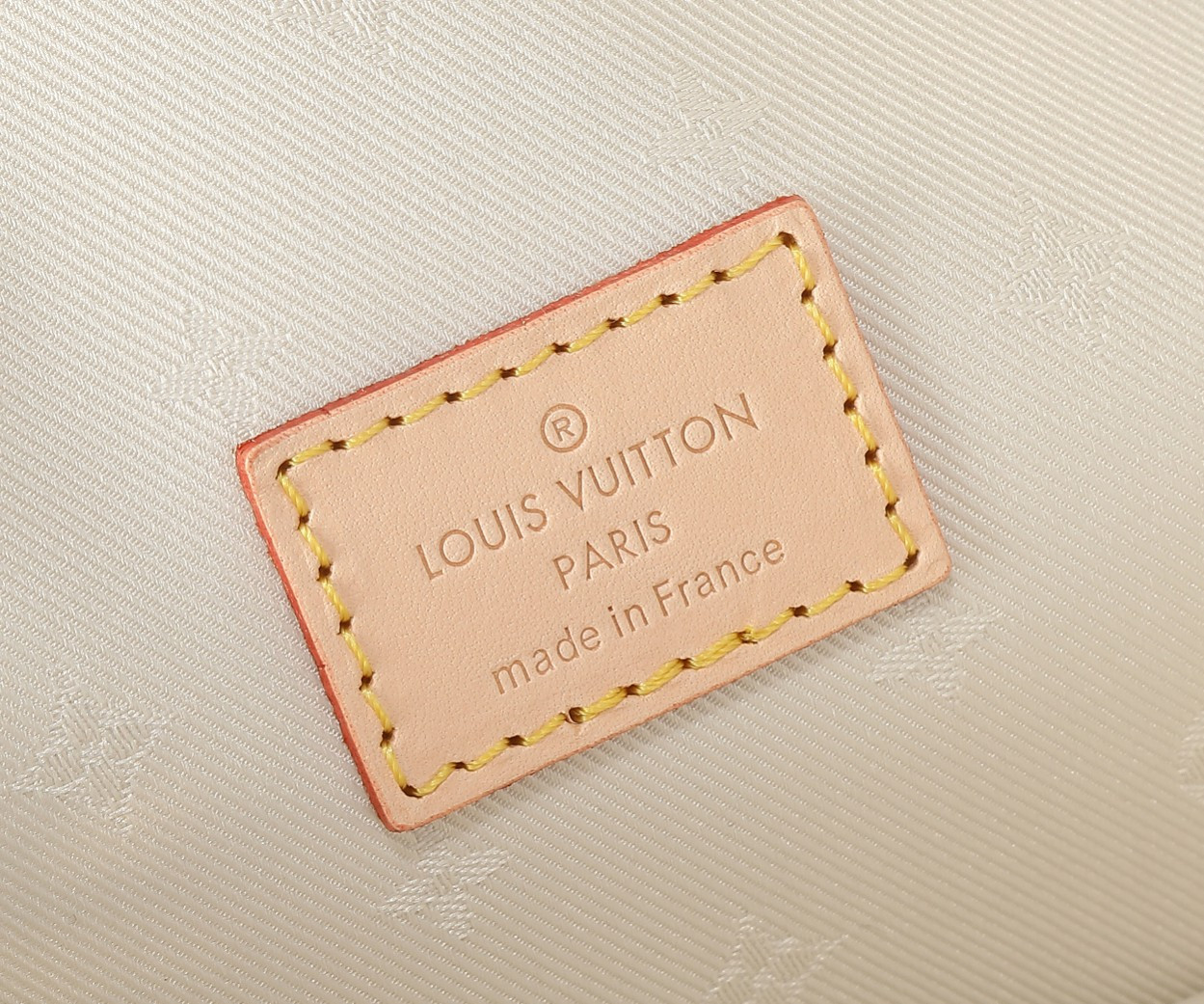 LV Wallet on Chain Ivy M83499 9.3 x 4.7 x 1.7 inches