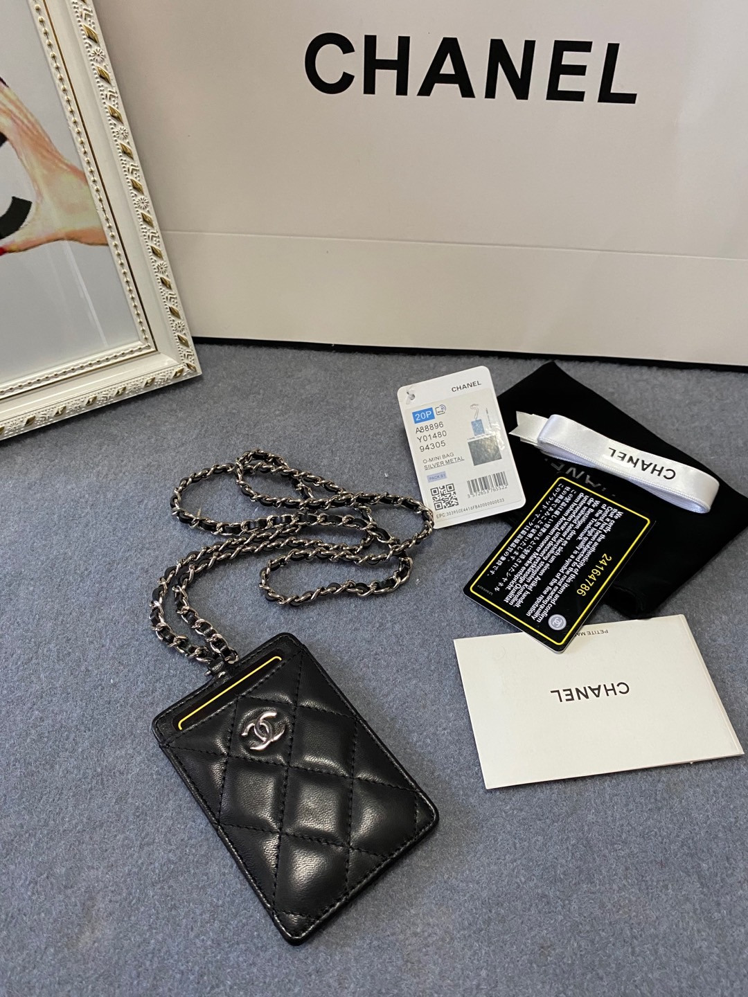 Ch*el card holder 10.5 x7 x 0.5cm