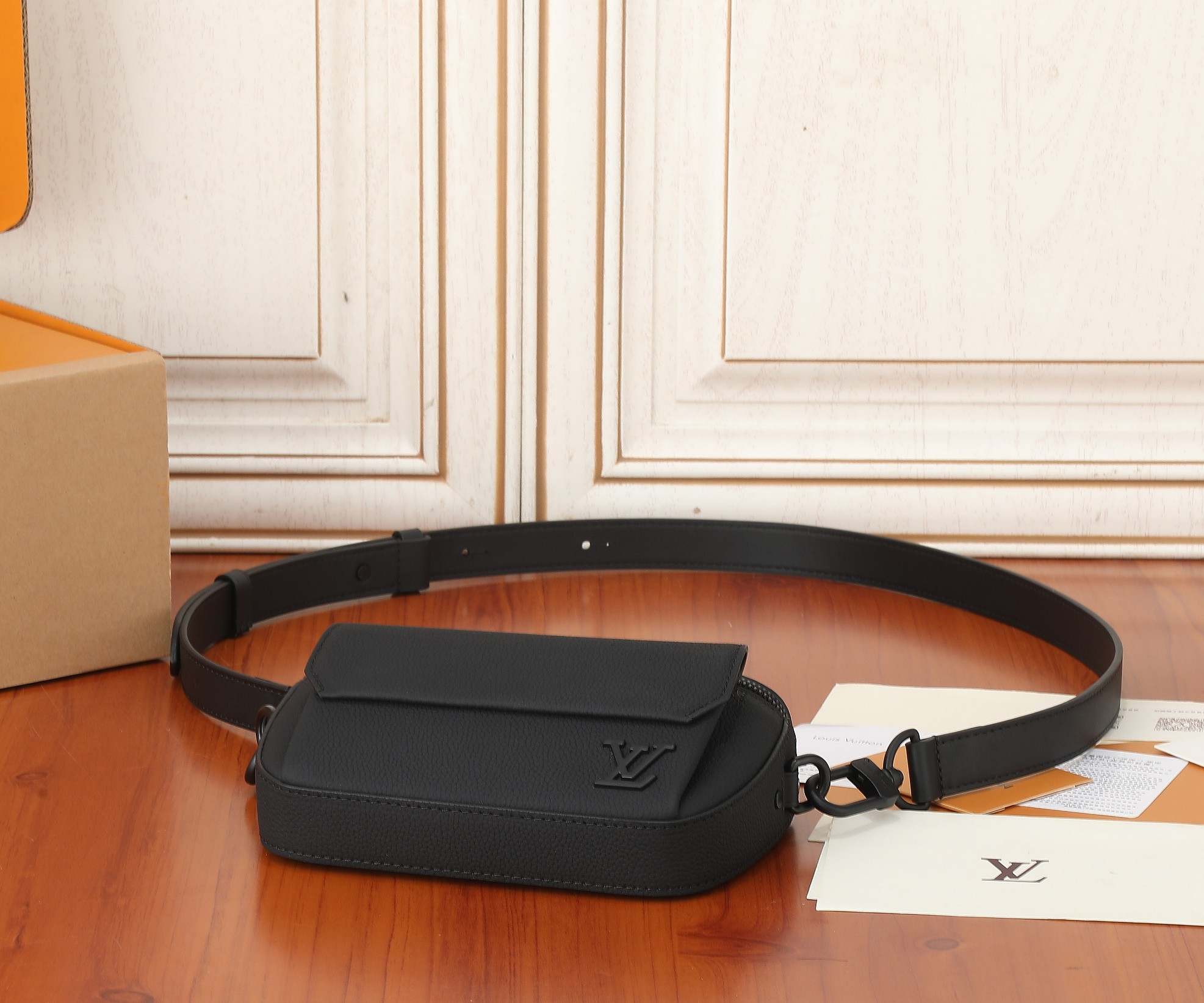 LV Pilot Wearable Wallet M83563 7.9 x 4.7 x 2.2 in