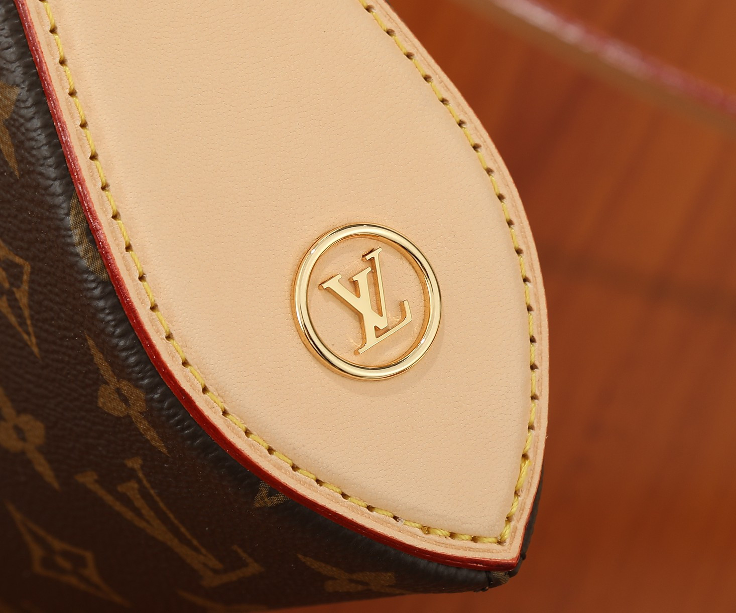 LV Pochette Tirette M12859 8.7 x 4.7 x 2.2 in