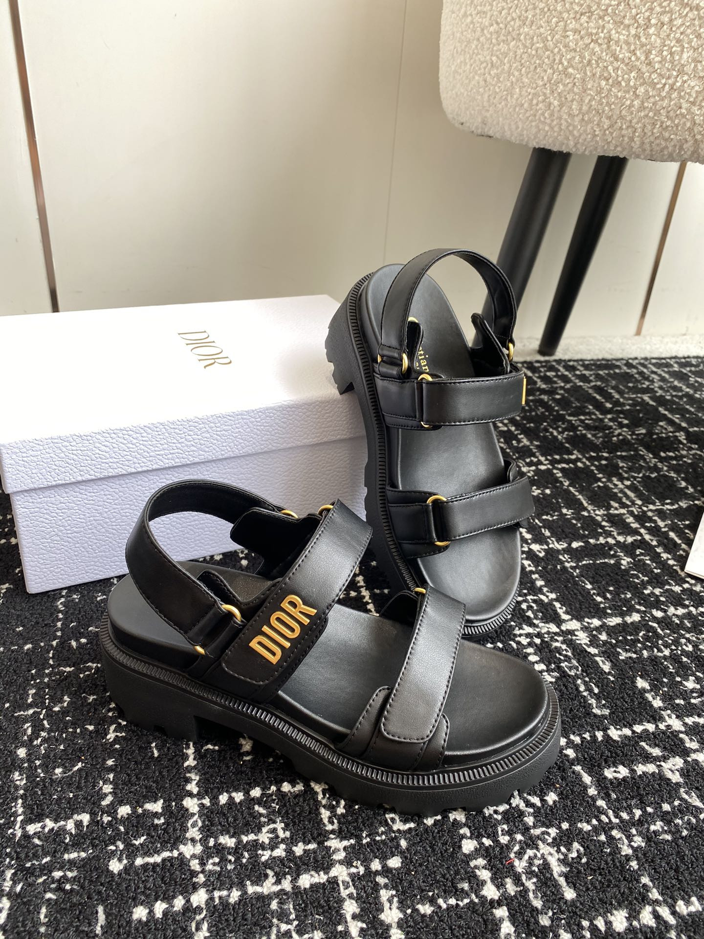 ua D*oract platform sandal black