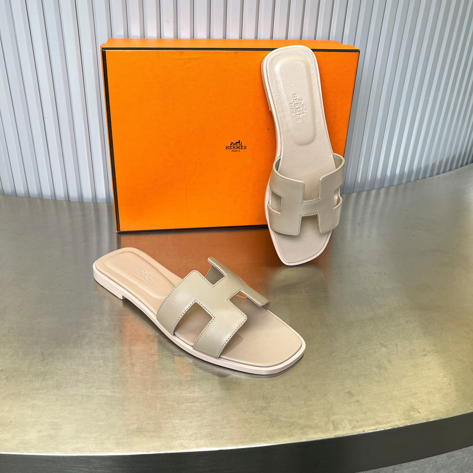 ua H**me5 oran sandal