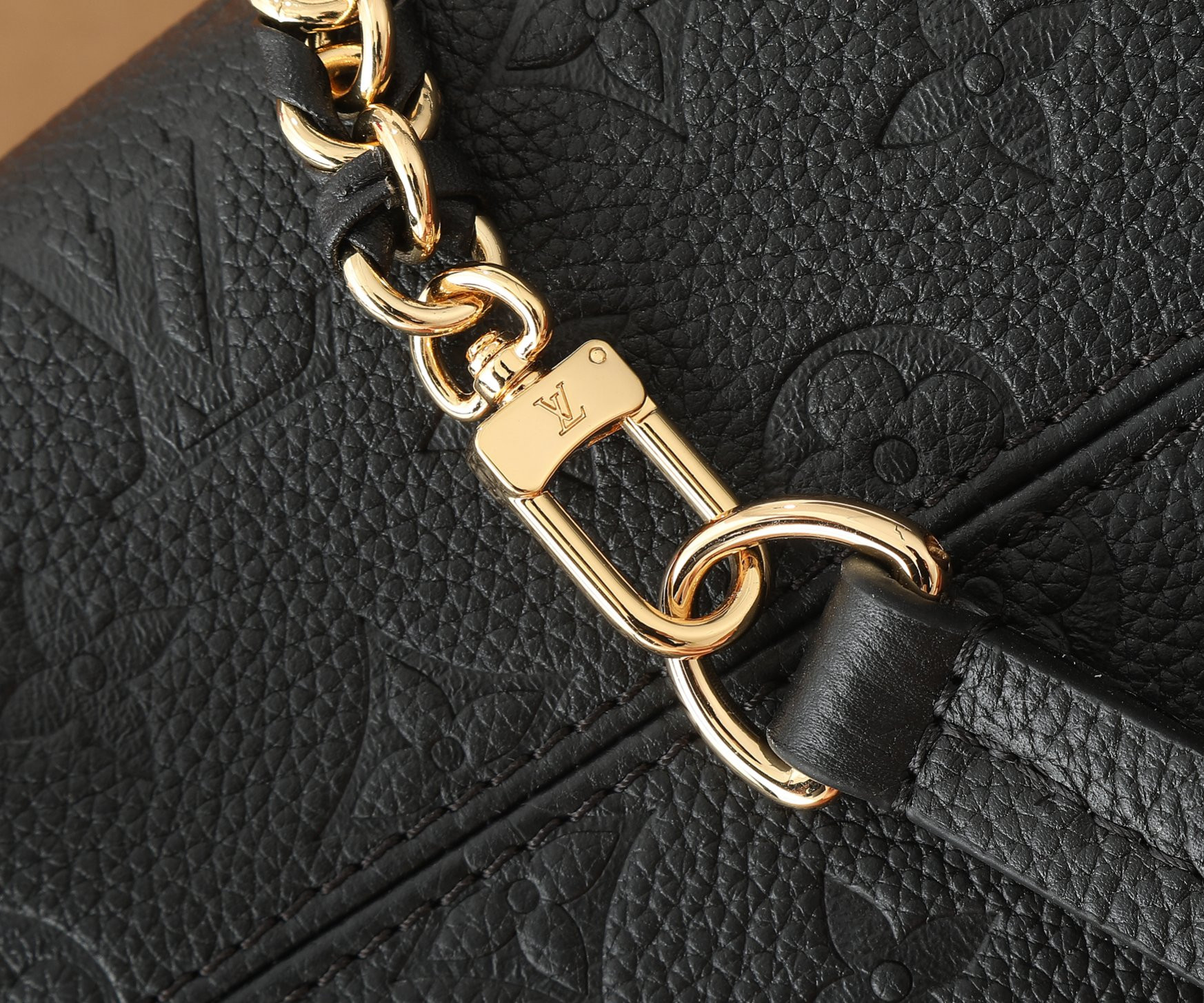 LV Backup M47072 7.9 x 8.7 x 5.5 inches