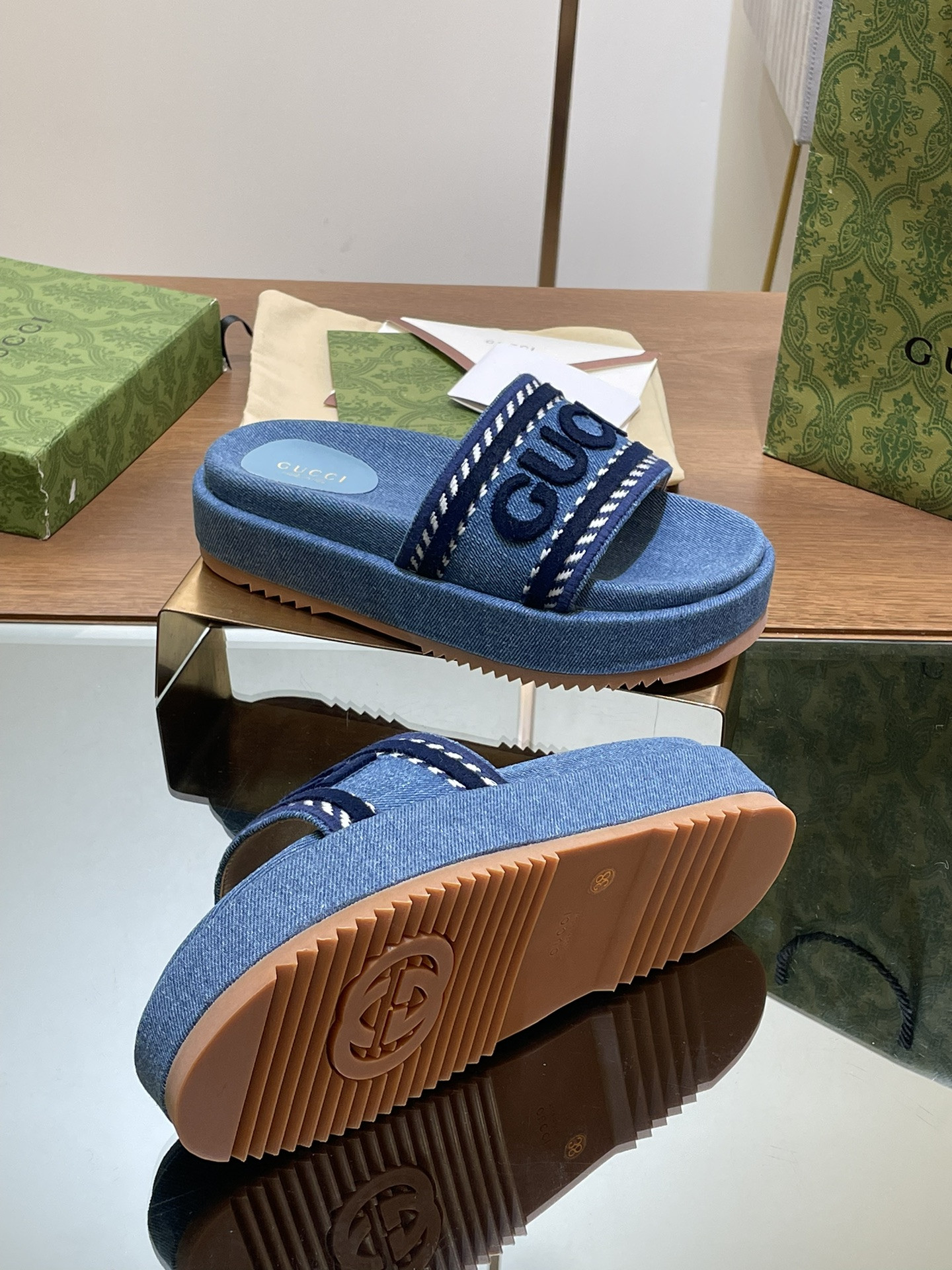 ua G*u*i slide sandal with G*u*i script