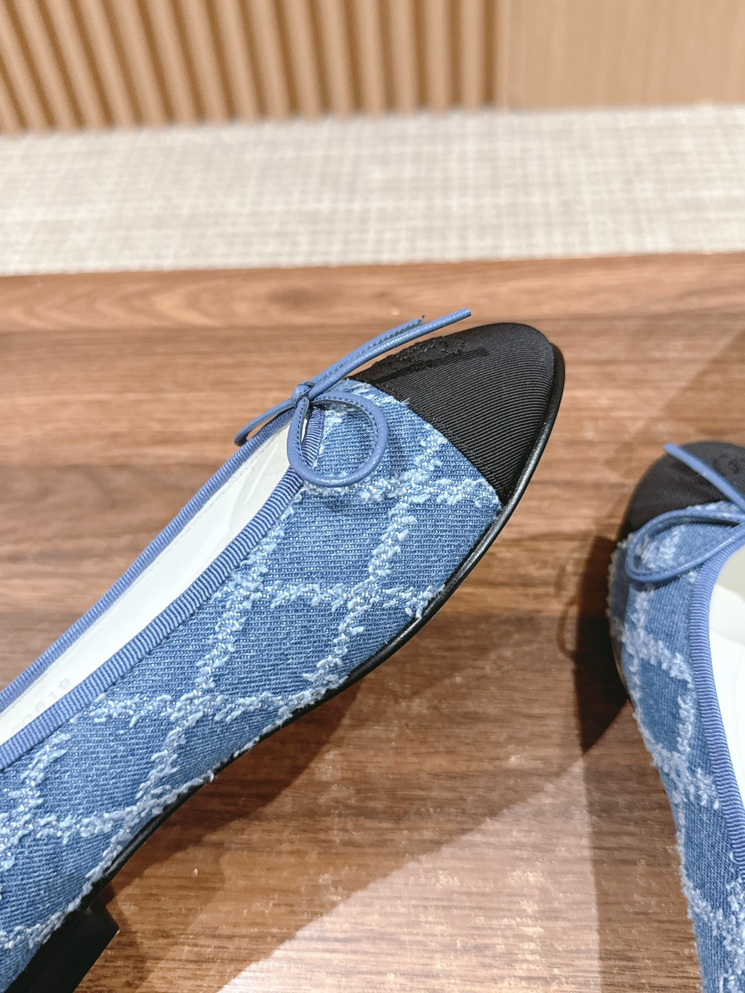 ua Ch*el ballet flats