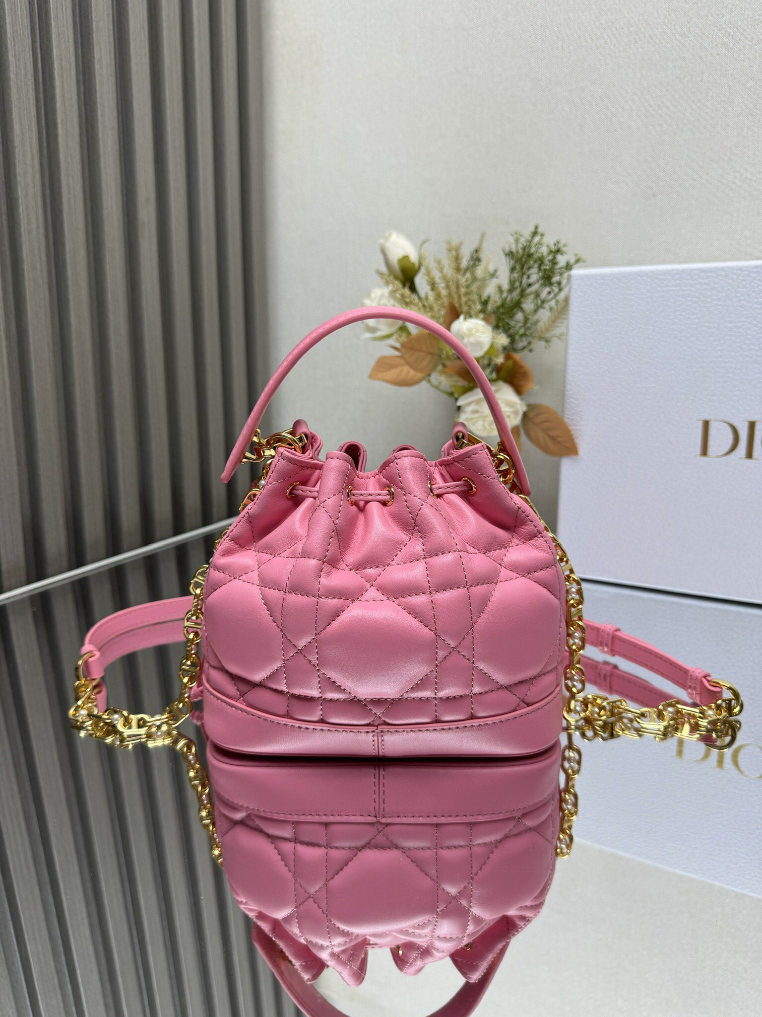 small D*or jolie bucket bag 17 x 16 x 10.5 cm