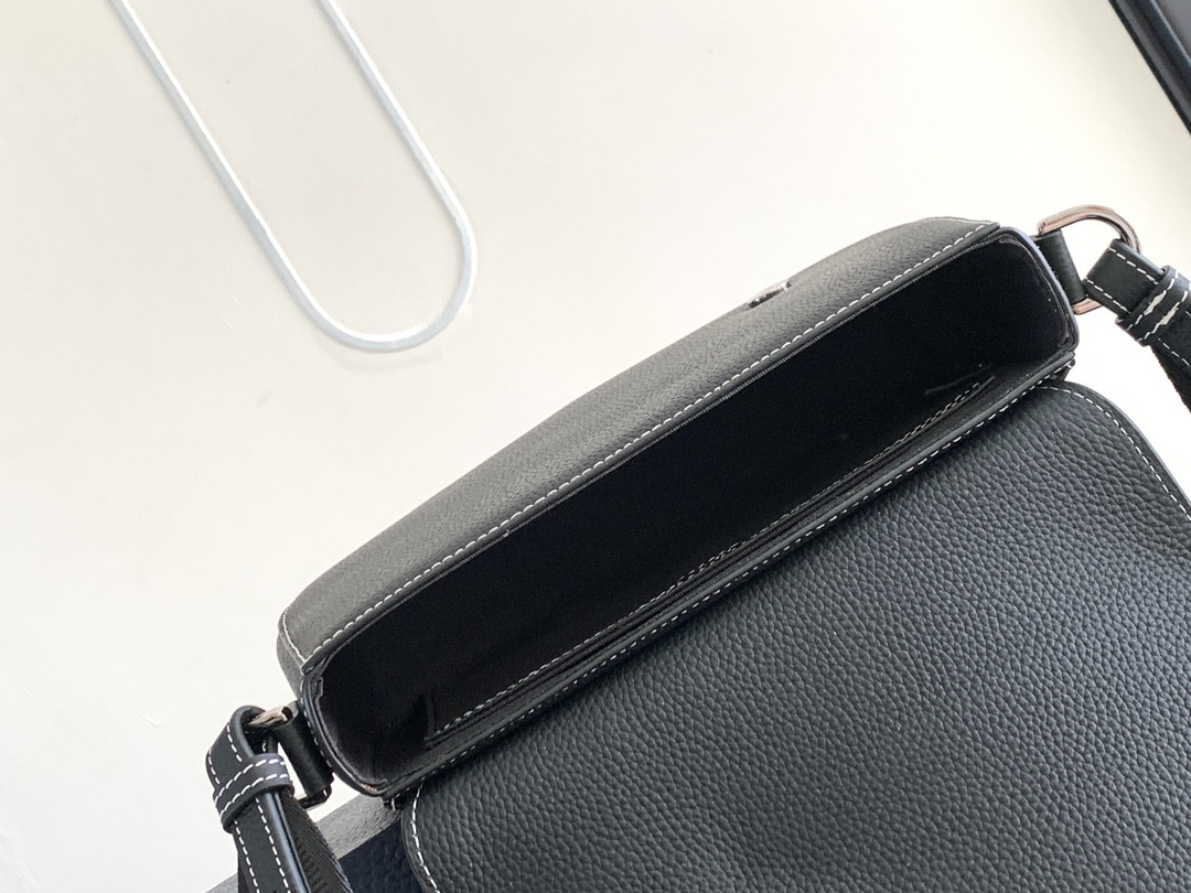 D*or saddle messenger bag 24 x 16.5 x 5.5 cm