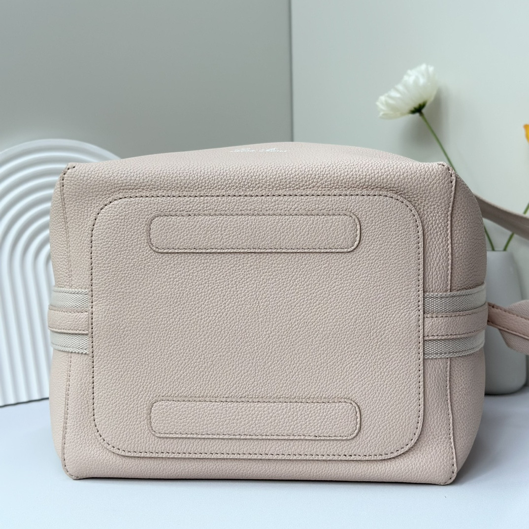 L**o p*ana large bale bag grained calfskin 24 x 20 x 27 cm