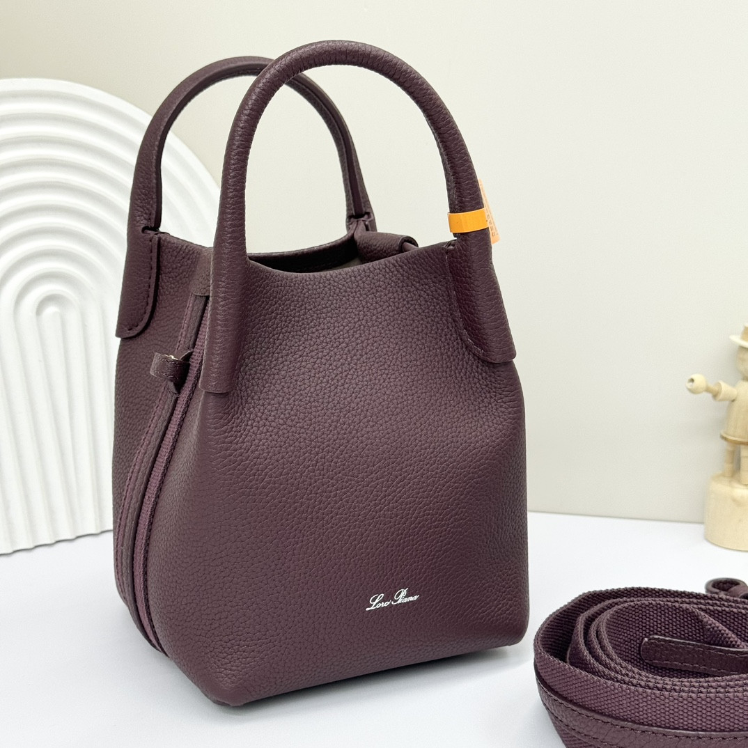 L**o p*ana micro bale bag grained calfskin 23 x 16 x 14 cm