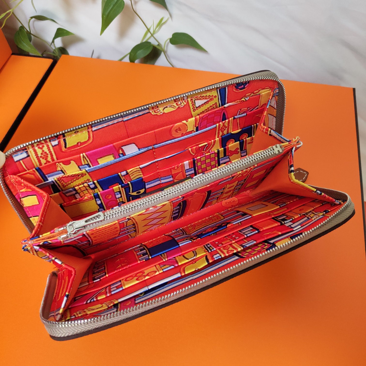 H**me5 long wallet 20x11cm