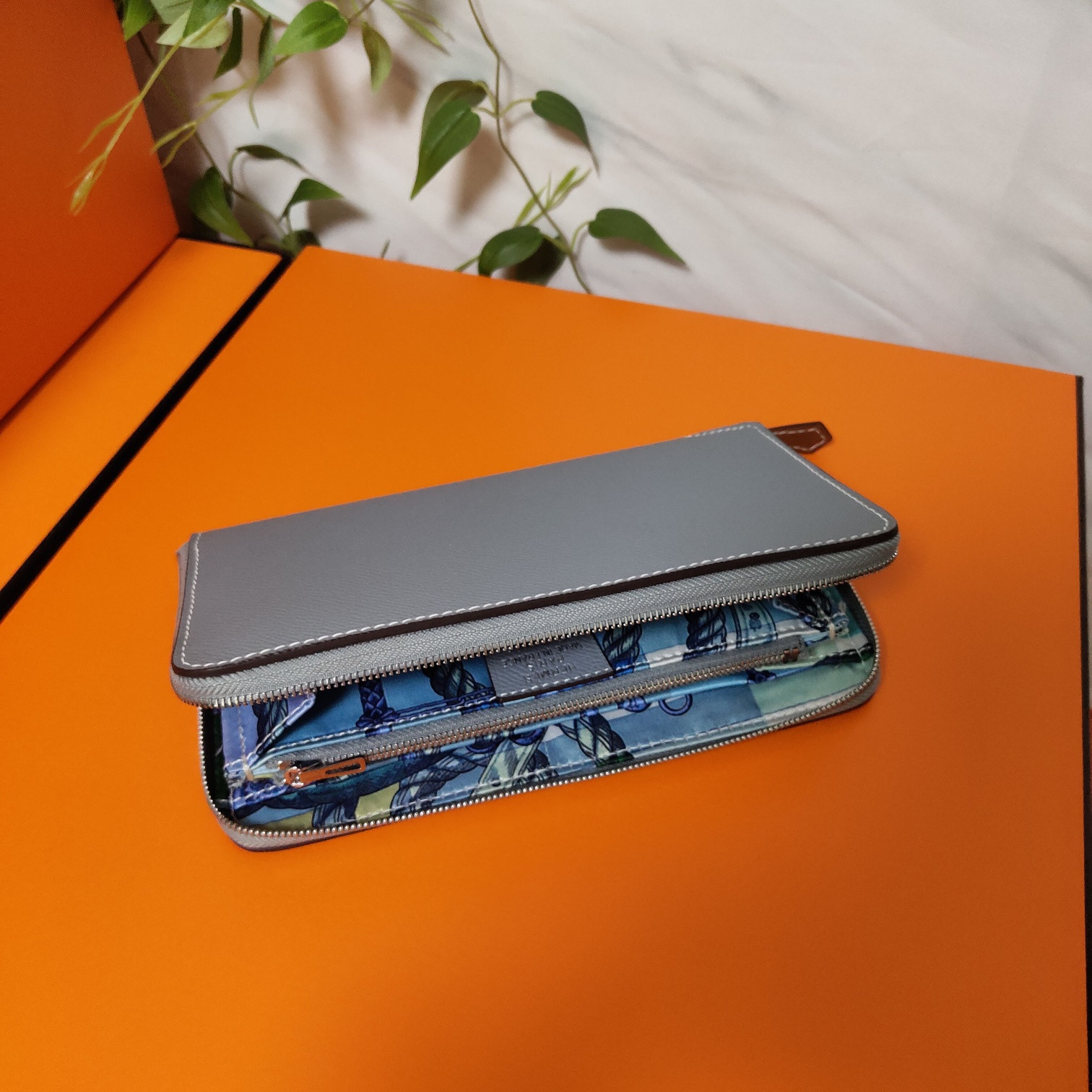 H**me5 long wallet 20x11cm