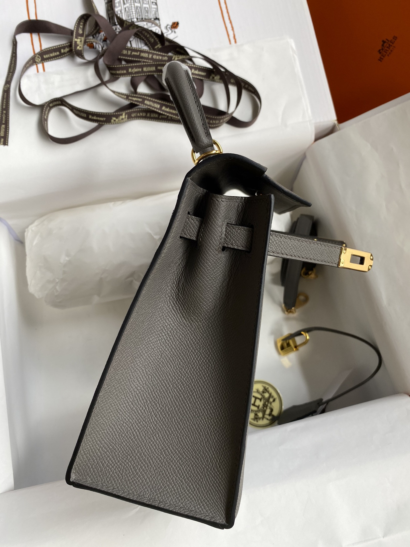 HERMÈS Kelly Gold-tone Hardware 25 28