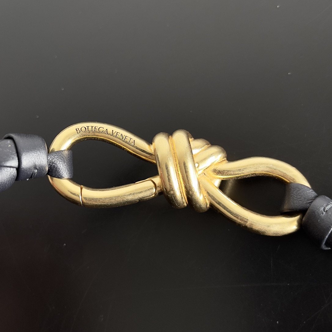 bo*te*ga Ve*ne*ta medium andiamo 32x25x11cm