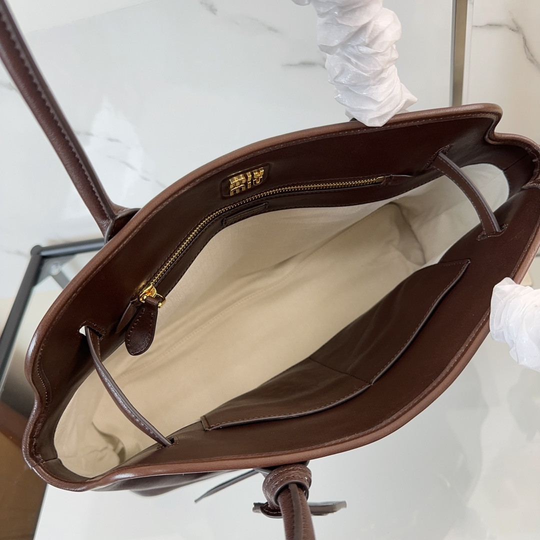 Miu Miu aventure nappa 31X40X13CM