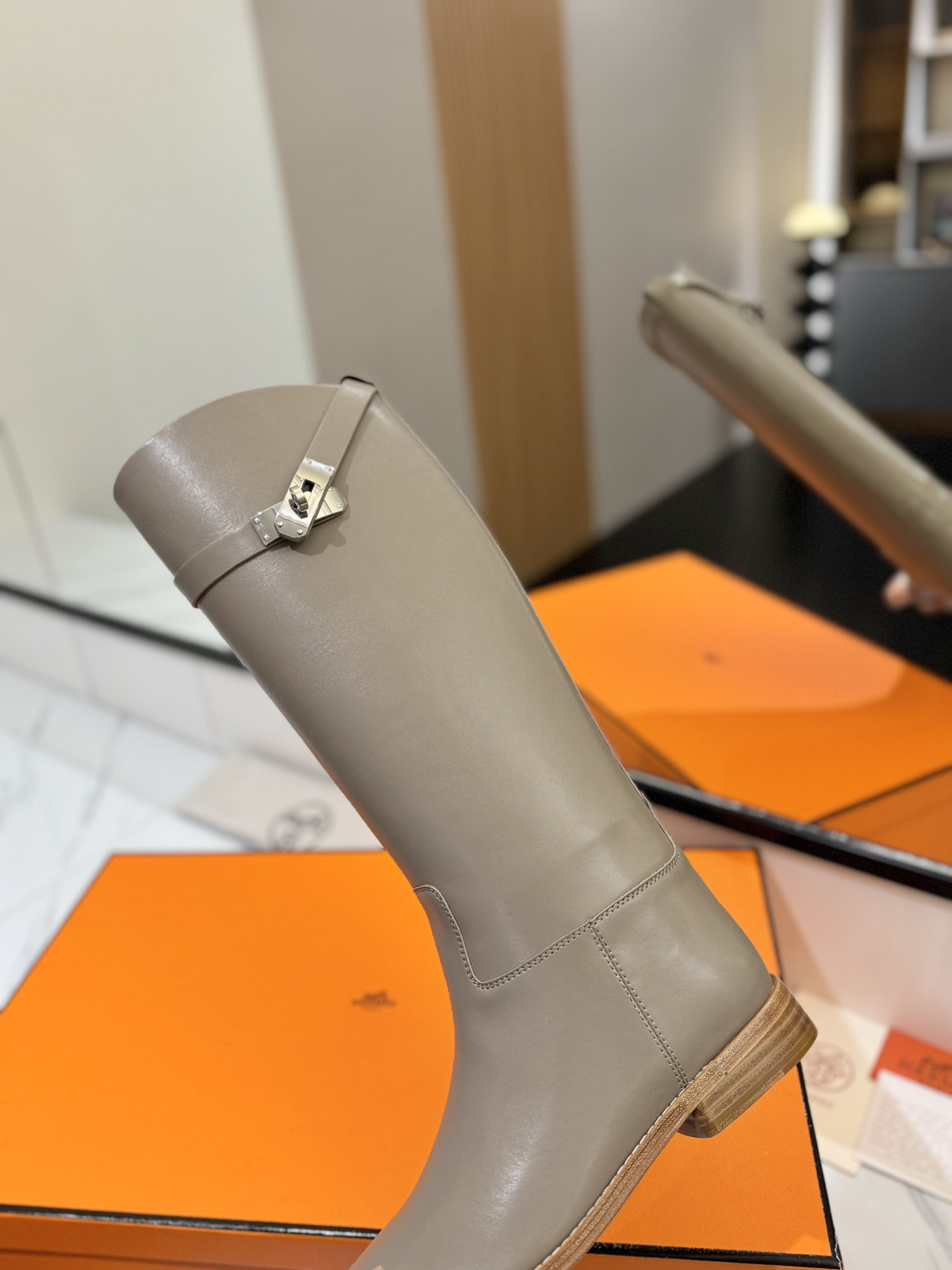 ua H**me5 jumping boots