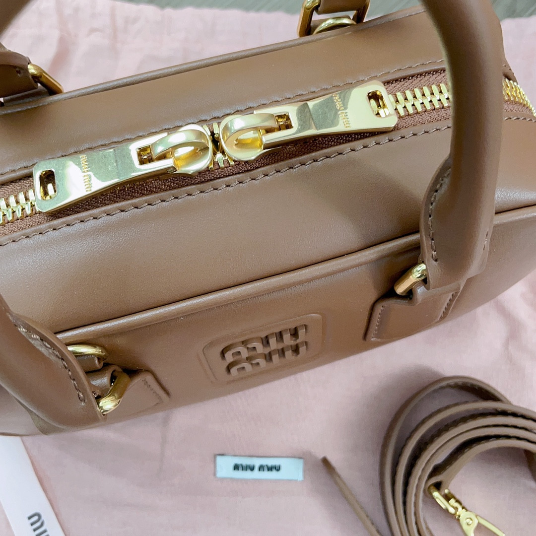 Miu Miu Arcadie leather bag 10.5x22x7.5cm