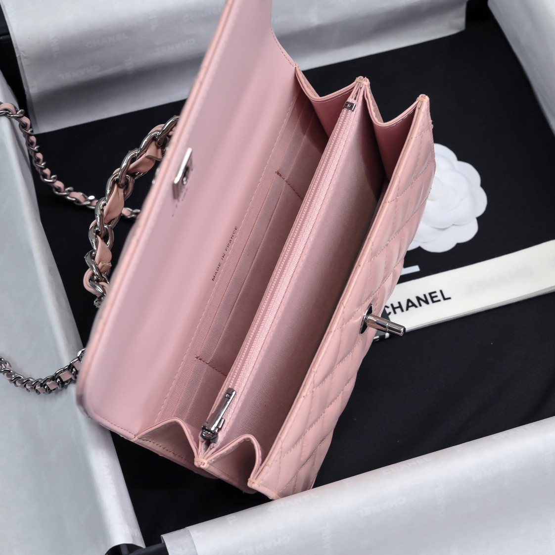 Ch*el clutch with chain 18.5x11x6cm