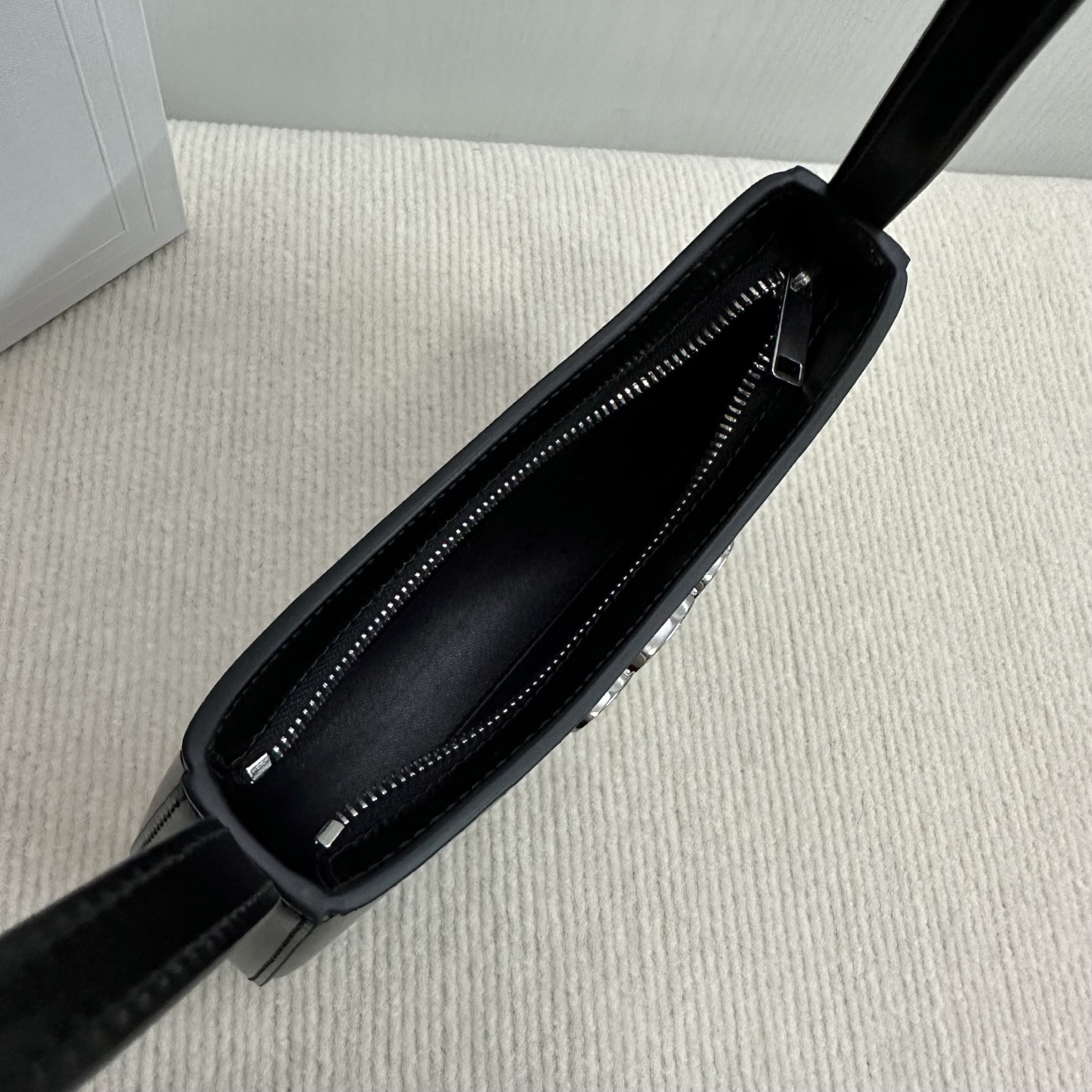 Ce**e medium tilly bag in shiny calfskin 22x13.5x4cm