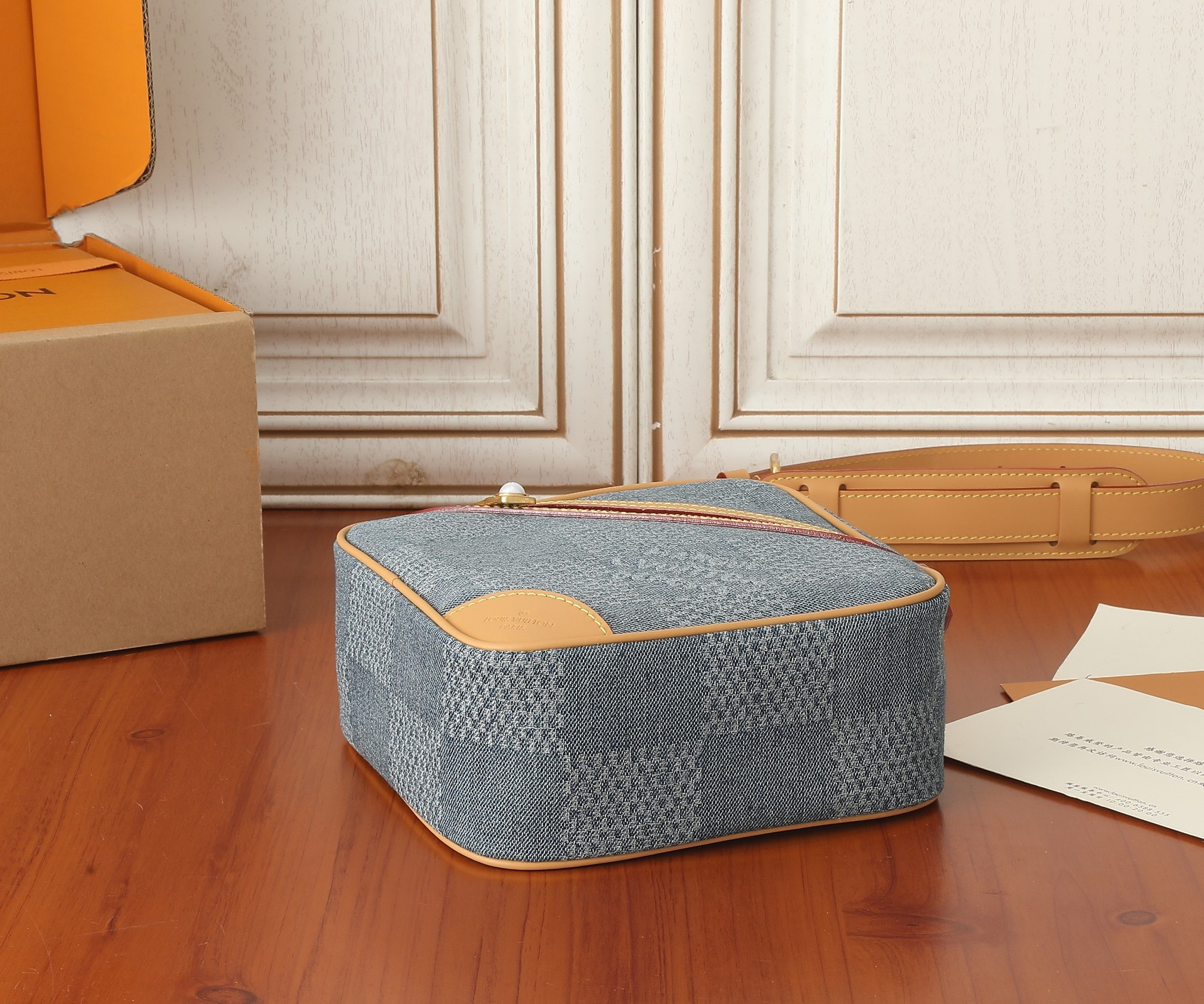 LV Chess Messenger N40706 24x24x8cm