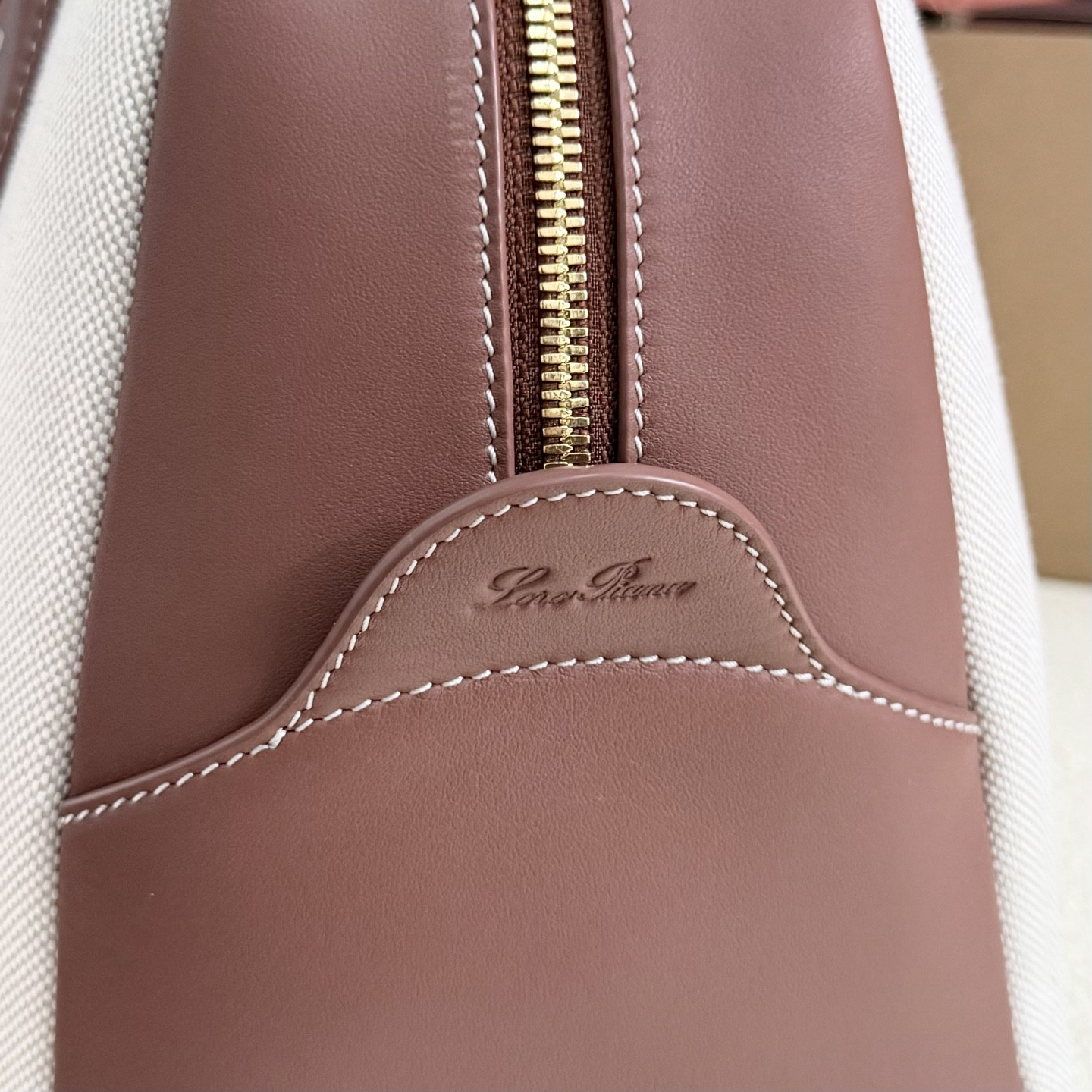 L**o p*ana needle 38x22x16cm