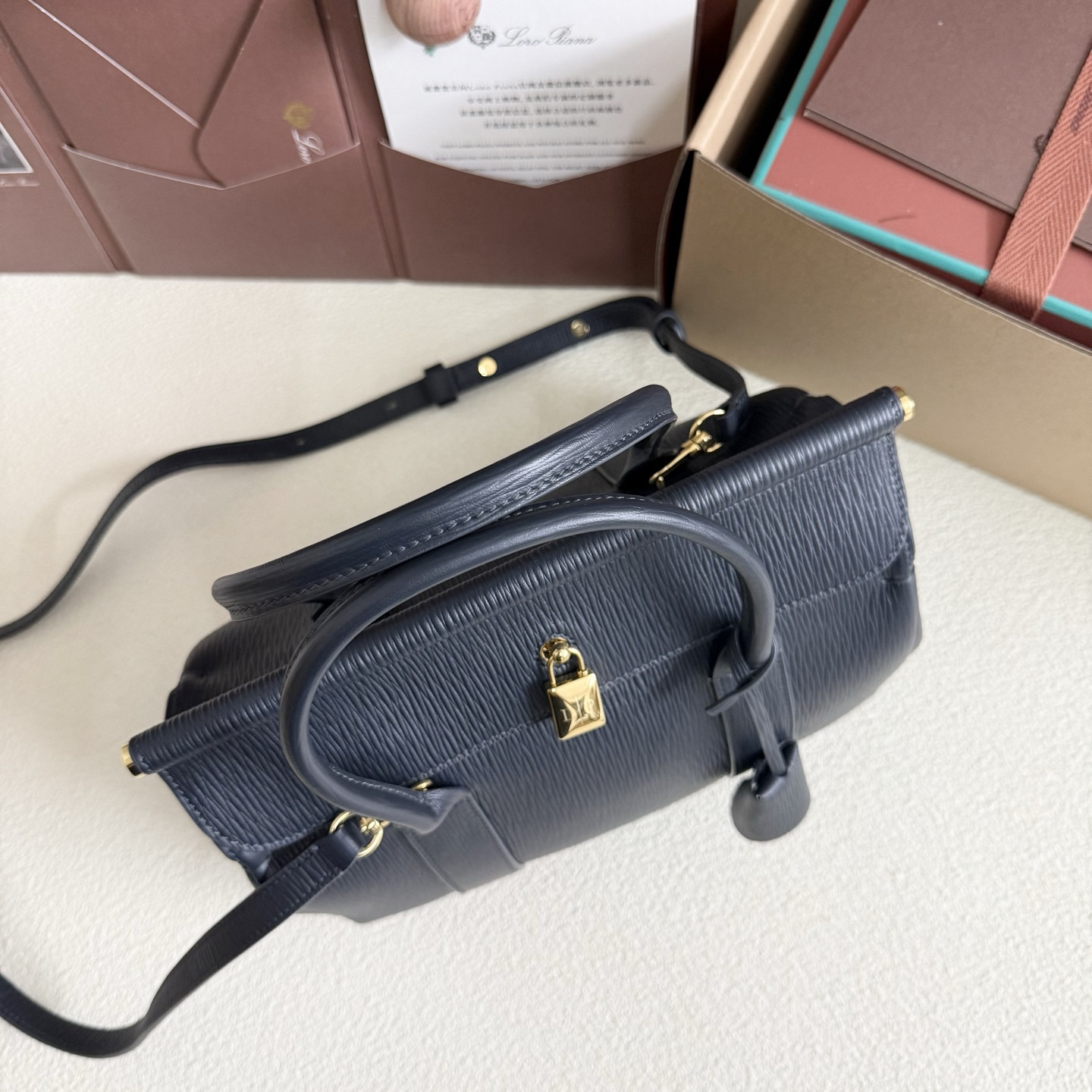 L**o p*ana loom l25 calfskin dark blue 25x18x12.5cm